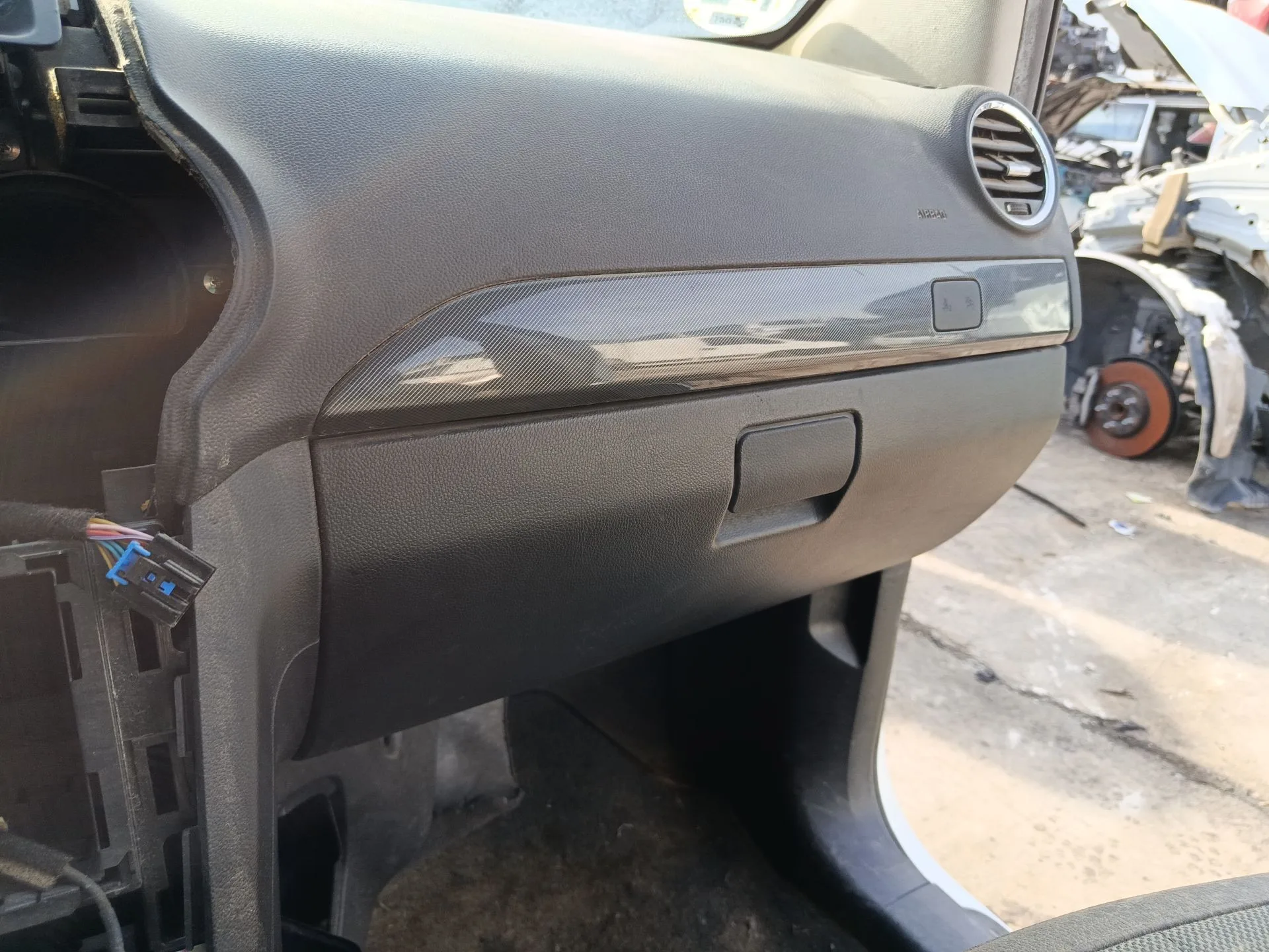 Guantera para Opel Antara