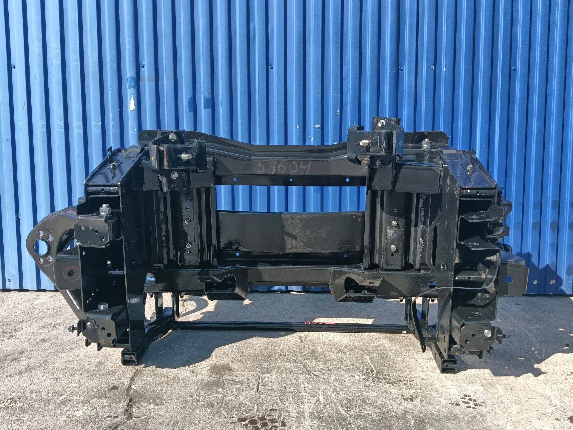 Puente Delantero para Nissan Nt400 Cabstar (F24M)