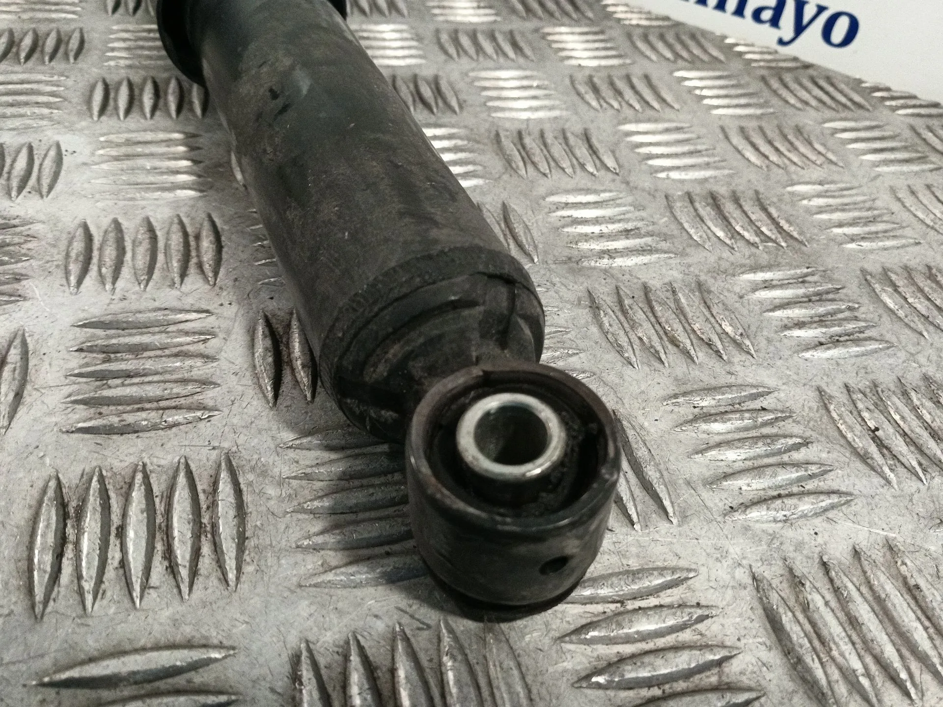 Amortiguador Delantero para Nissan Nt400 Cabstar (F24M)