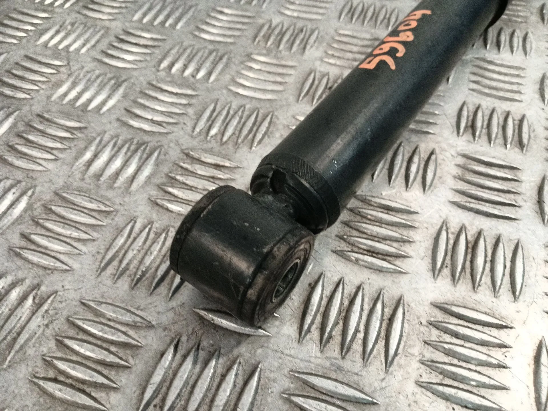 Amortiguador Trasero para Nissan Nt400 Cabstar (F24M)
