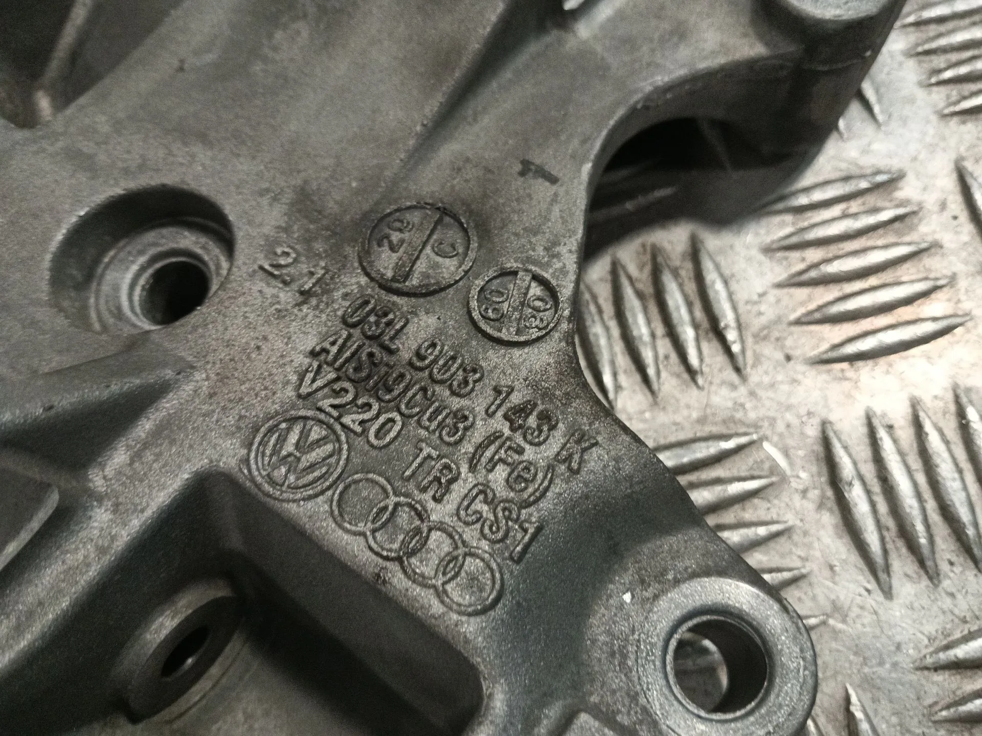 Soporte Alternador para Volkswagen Golf Vi (5K1)