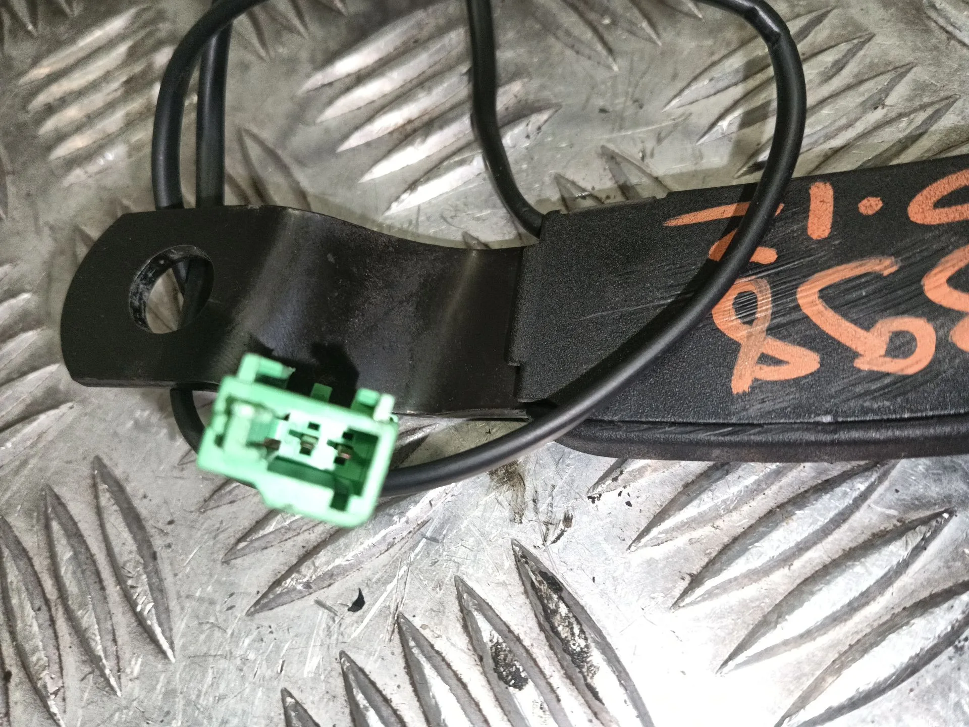 Enganche Cinturon Delantero Izquierdo para Seat Ibiza Iv (6J5, 6P1)