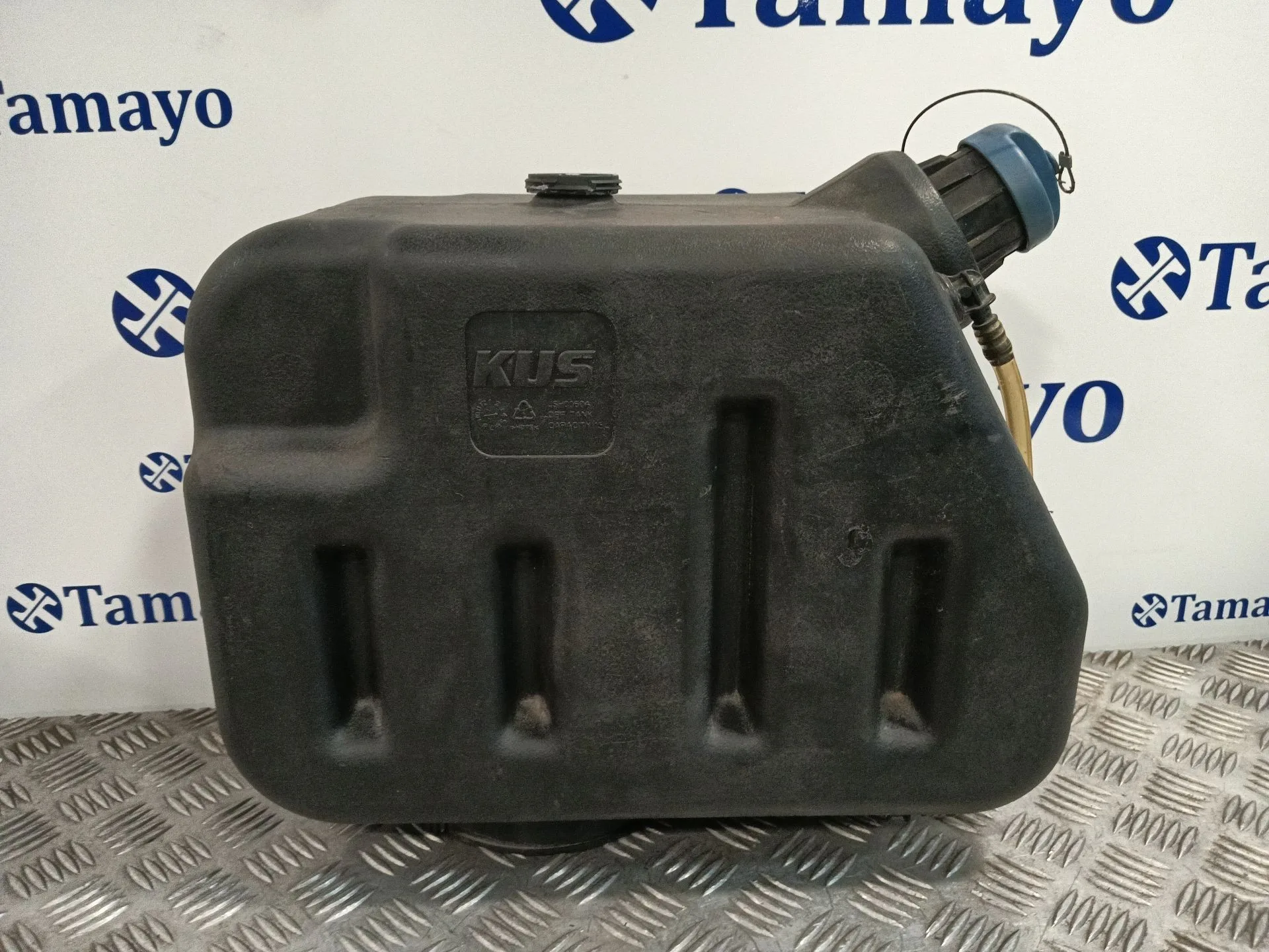 Deposito Adblue para Mitsubishi Canter 01/99 ->