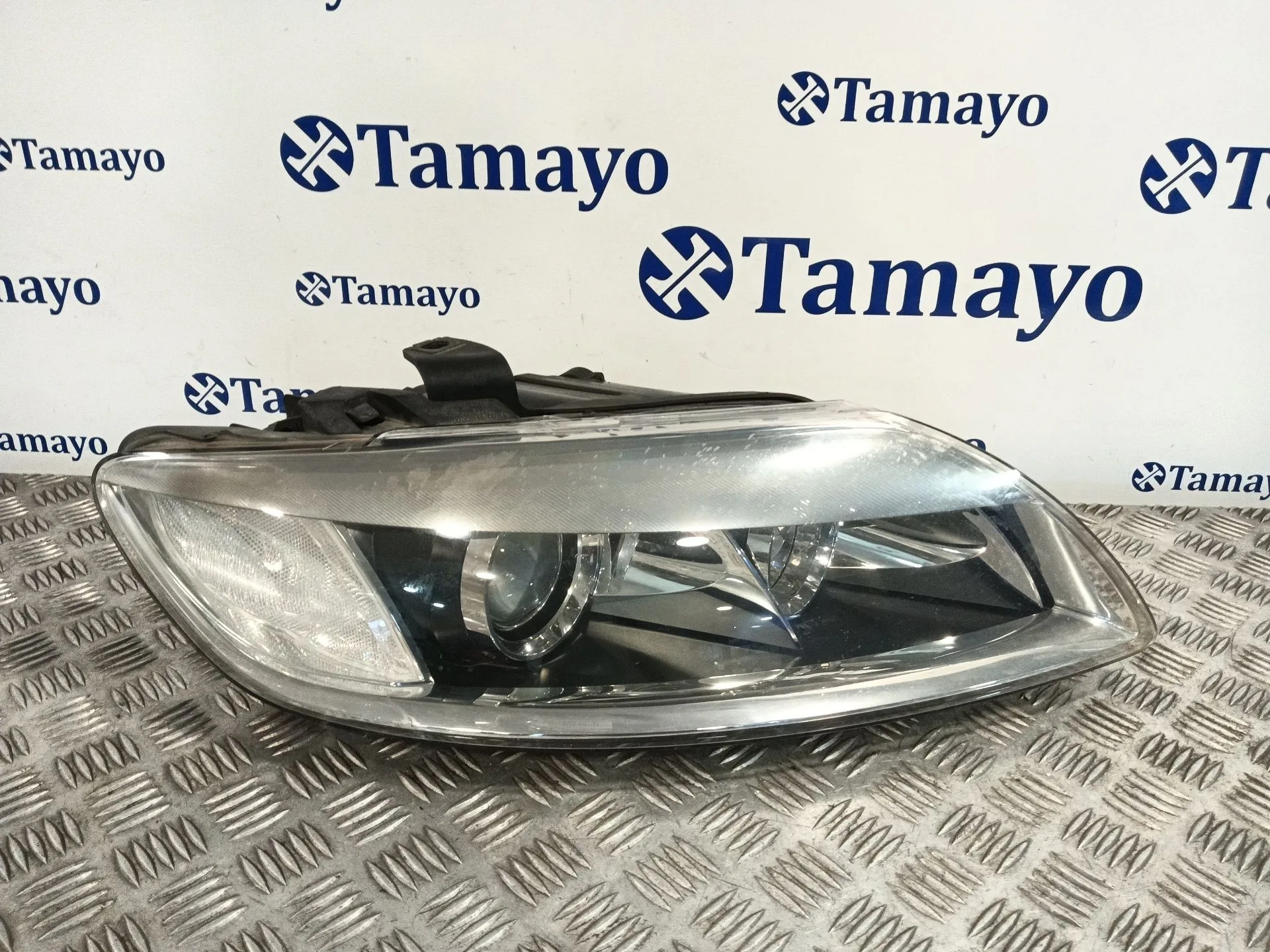 Faro Derecho para Audi Q7 (4Lb)