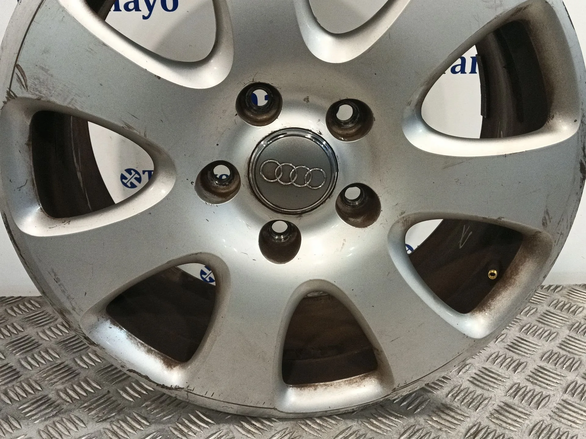 Llanta para Audi Q7 (4Lb)