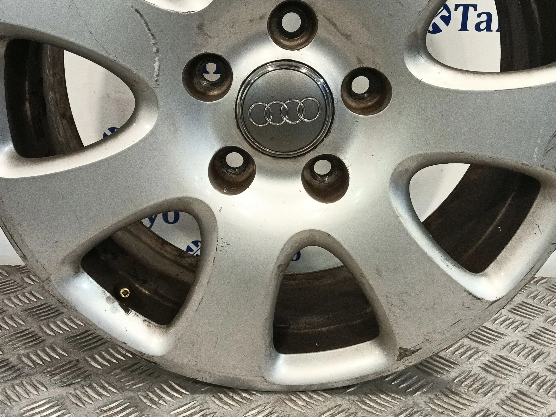 Llanta para Audi Q7 (4Lb)