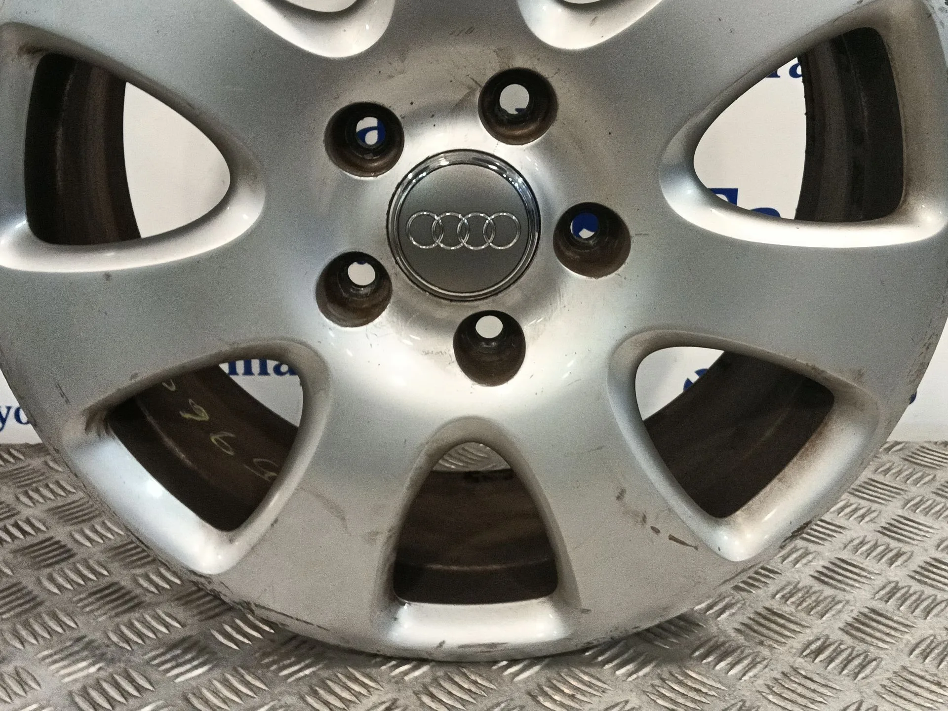 Llanta para Audi Q7 (4Lb)