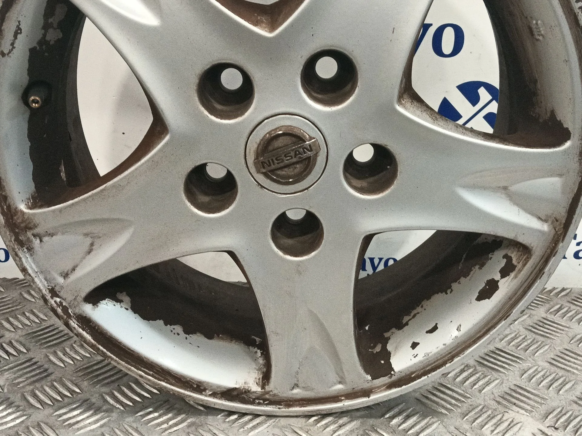 Llanta para Nissan Almera Tino (V10)