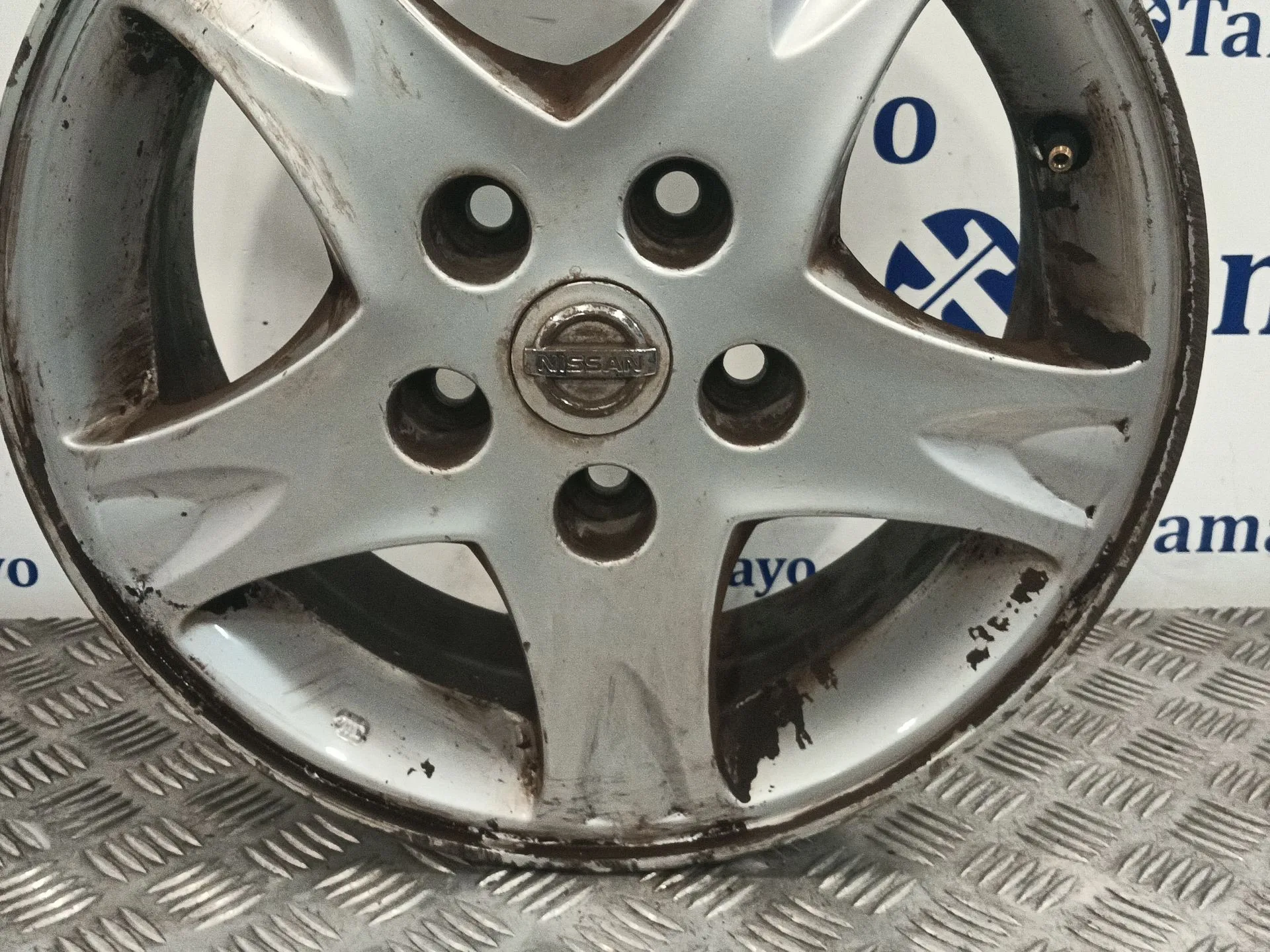 Llanta para Nissan Almera Tino (V10)