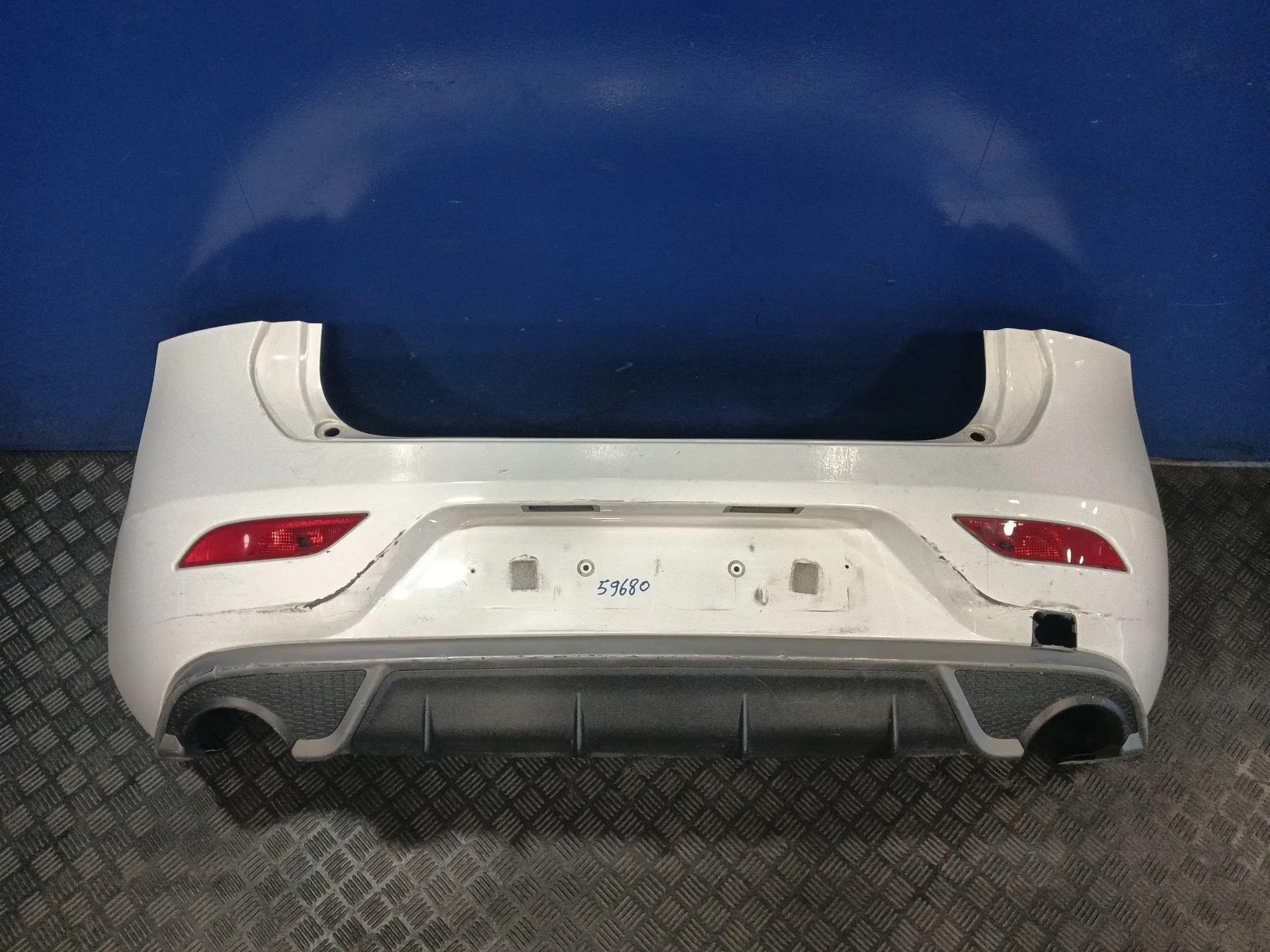 Paragolpes Trasero para Volvo V40 Hatchback (525)