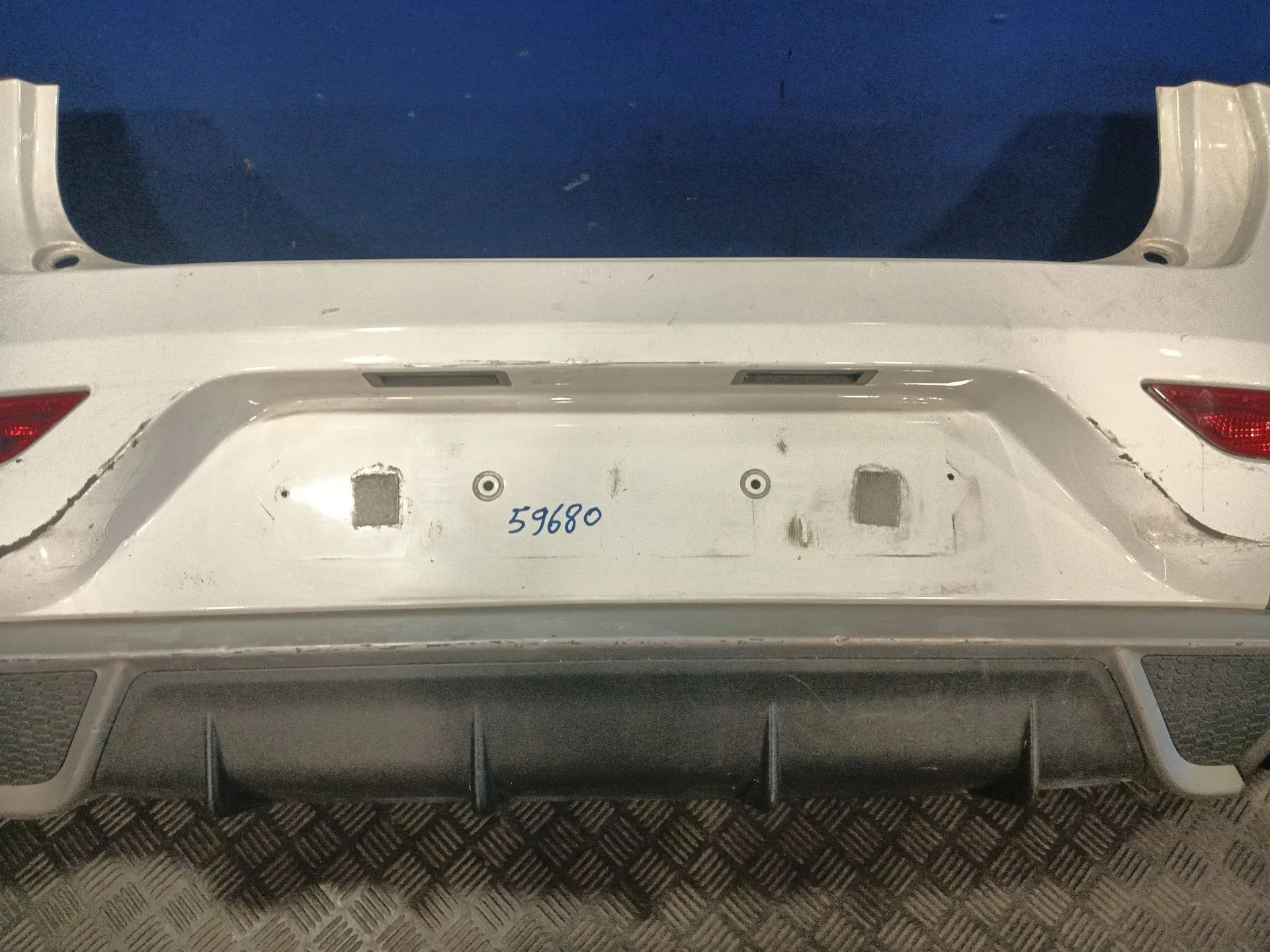 Paragolpes Trasero para Volvo V40 Hatchback (525)