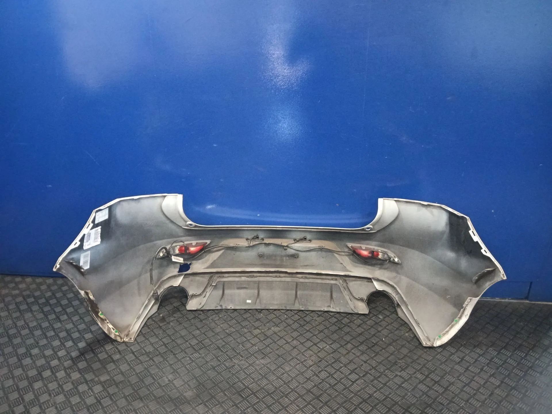 Paragolpes Trasero para Volvo V40 Hatchback (525)