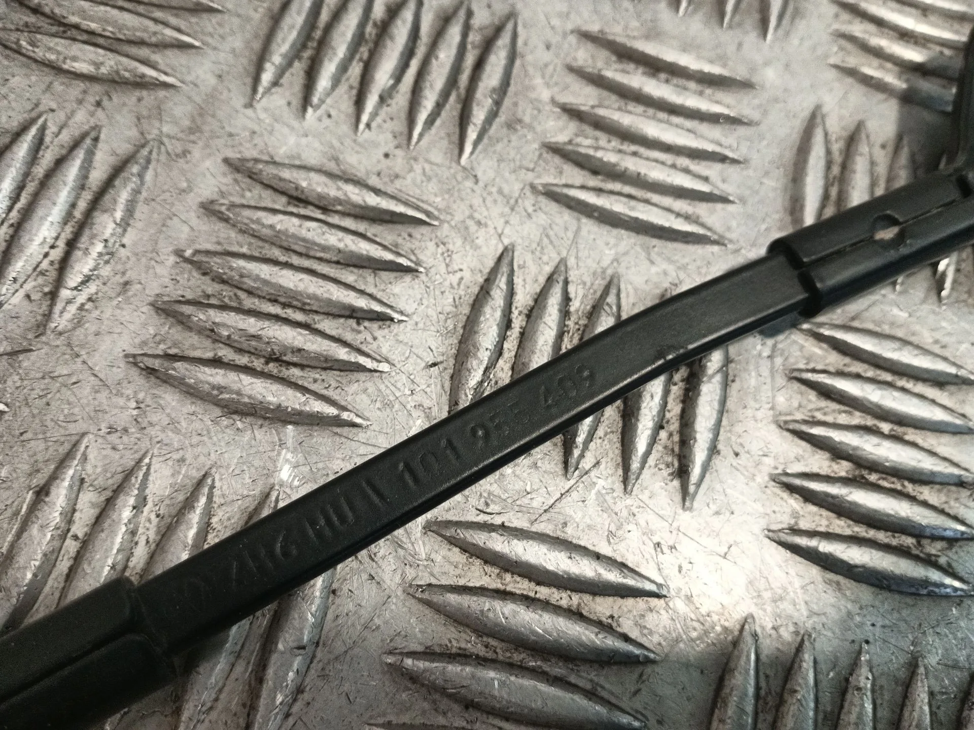 Brazo Limpia Delantero Izquierdo para Volkswagen Golf Vi (5K1)
