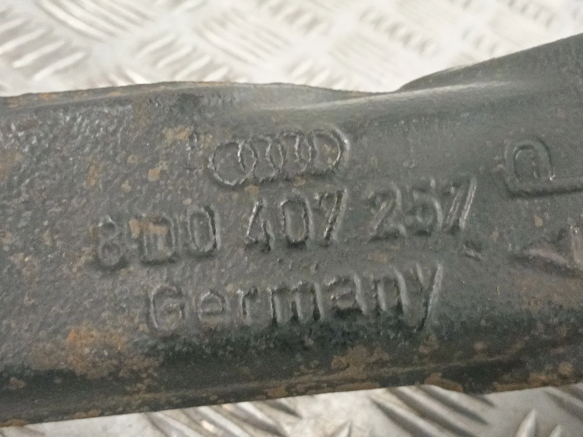 Mangueta Delantera Izquierda para Volkswagen Passat Berlina (3B3)
