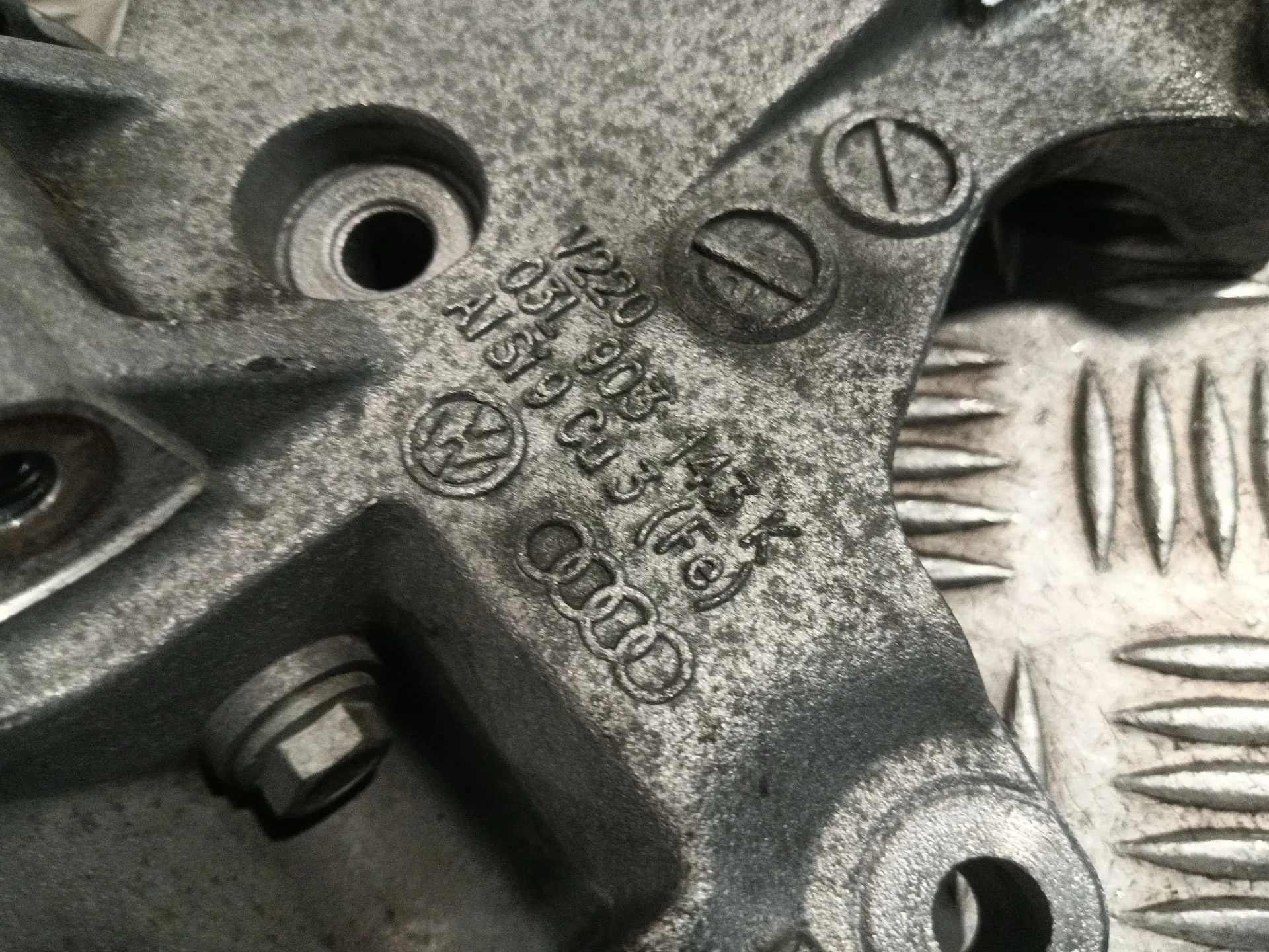 Soporte Alternador para Audi A1 (8X1, 8Xk)