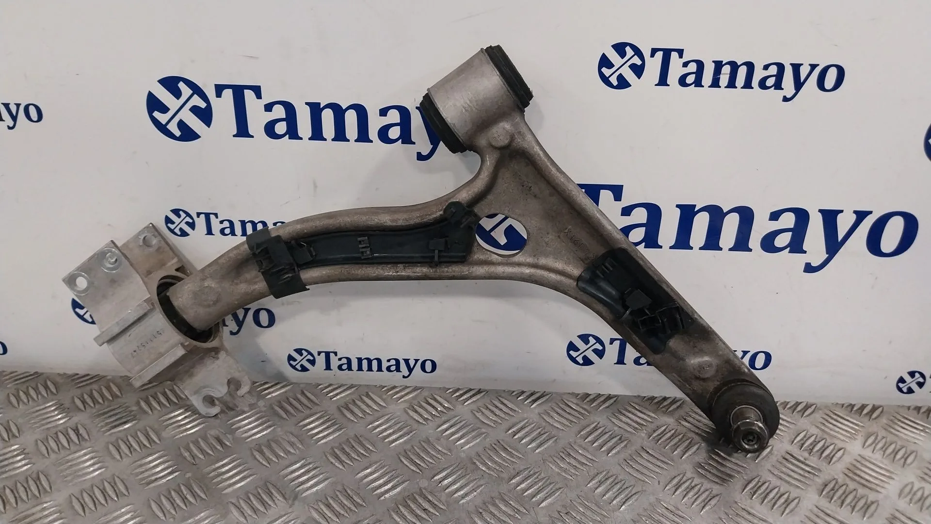 Brazo Suspension Inferior Delantero Derecho para Mercedes-Benz Clase Gla (W156)