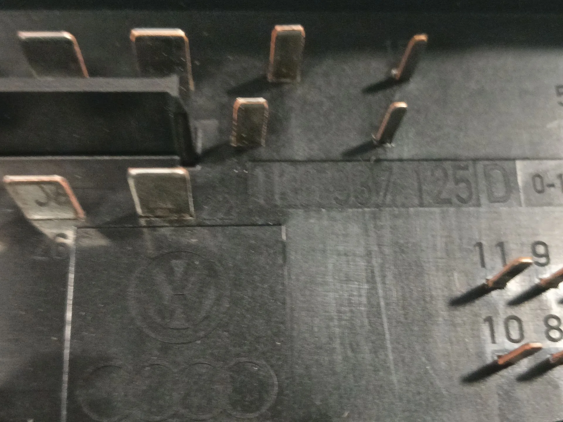 Caja Reles / Fusibles para Volkswagen Golf Vi (5K1)
