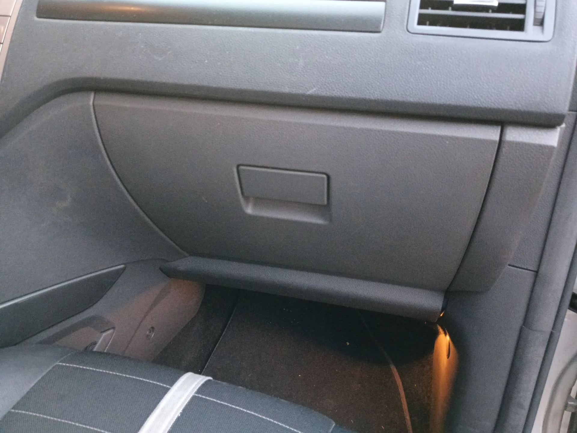 Guantera para Ford Kuga I