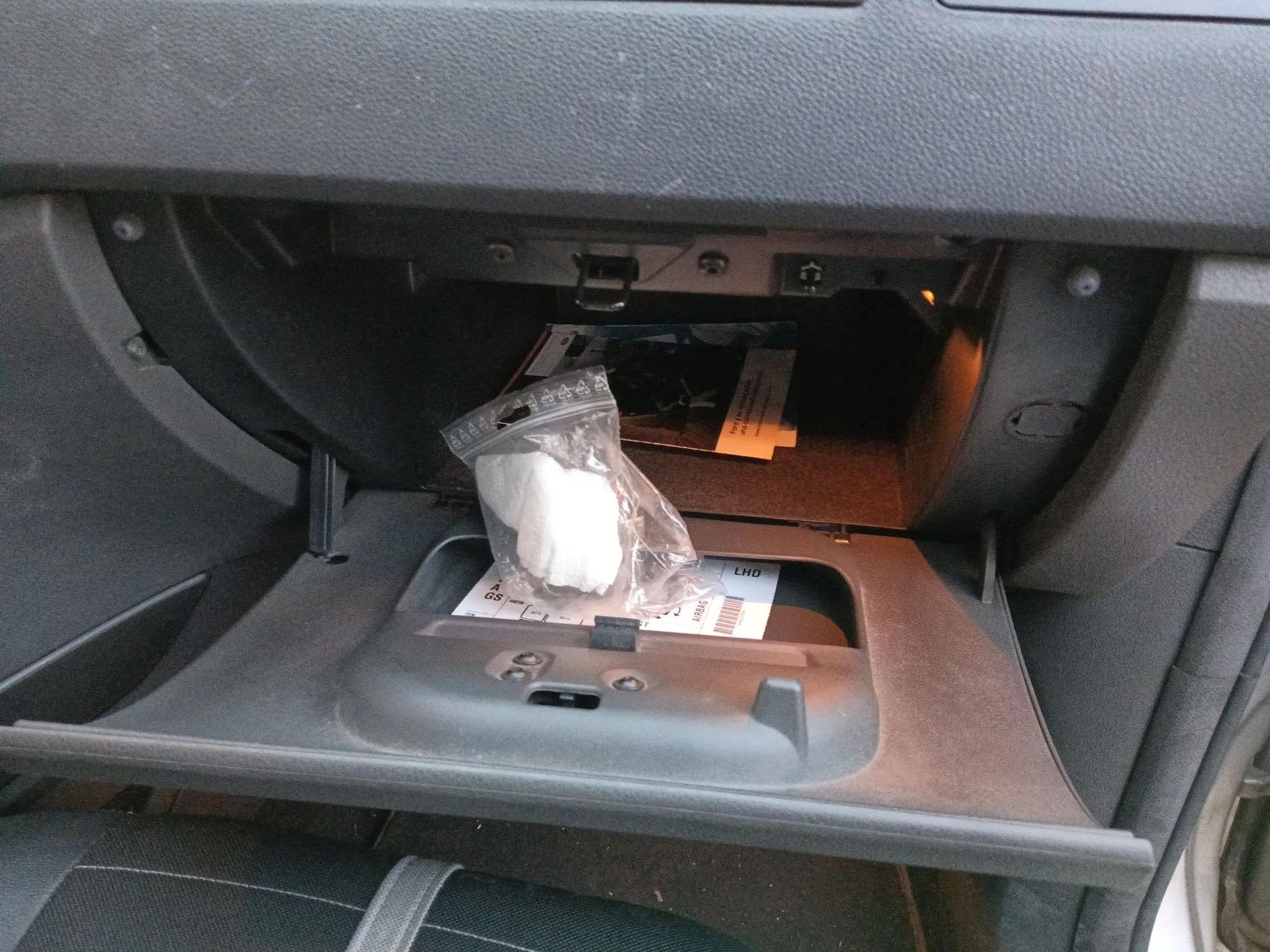 Guantera para Ford Kuga I
