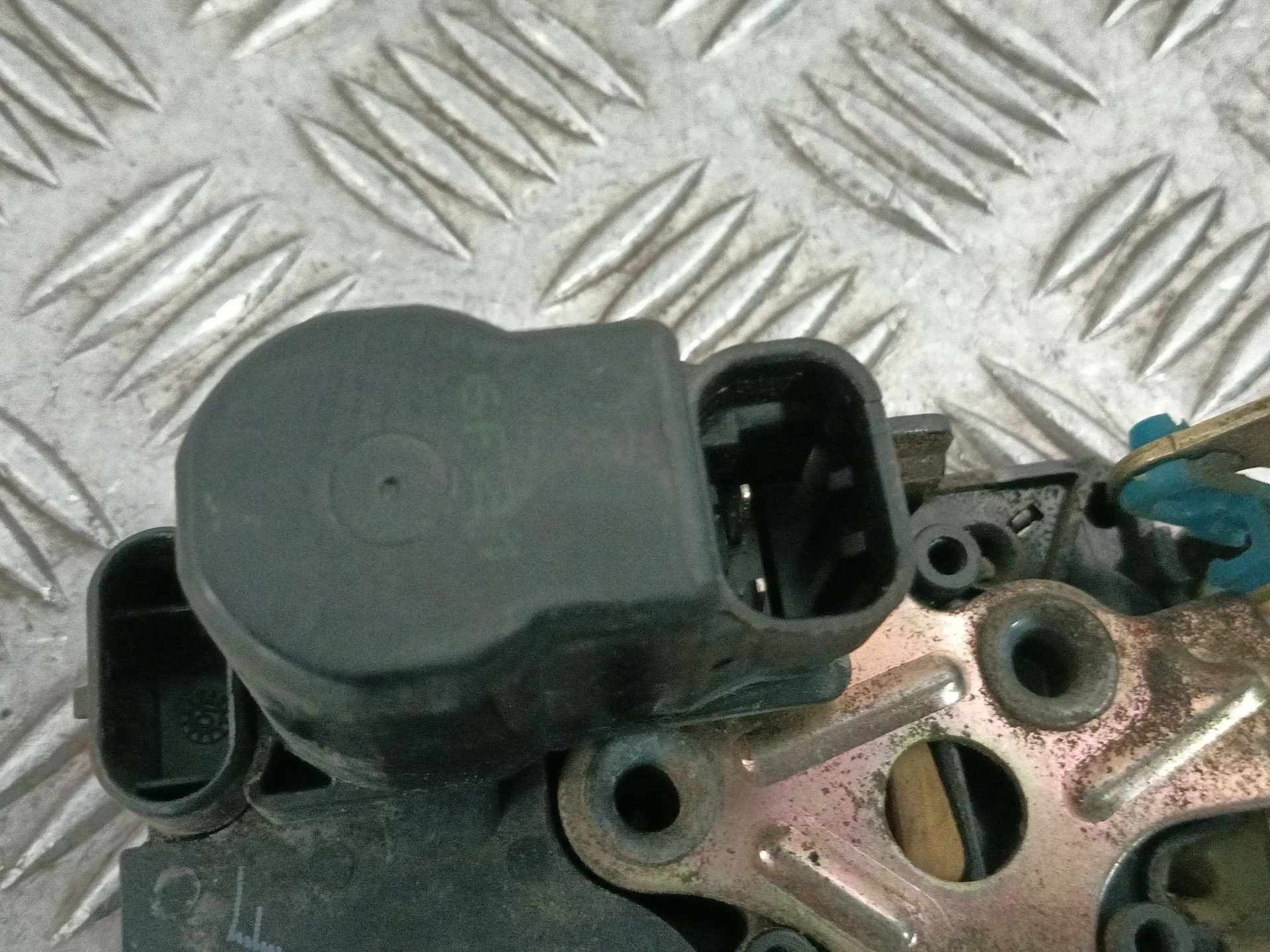 Cerradura Puerta Delantera Derecha para Chevrolet Kalos