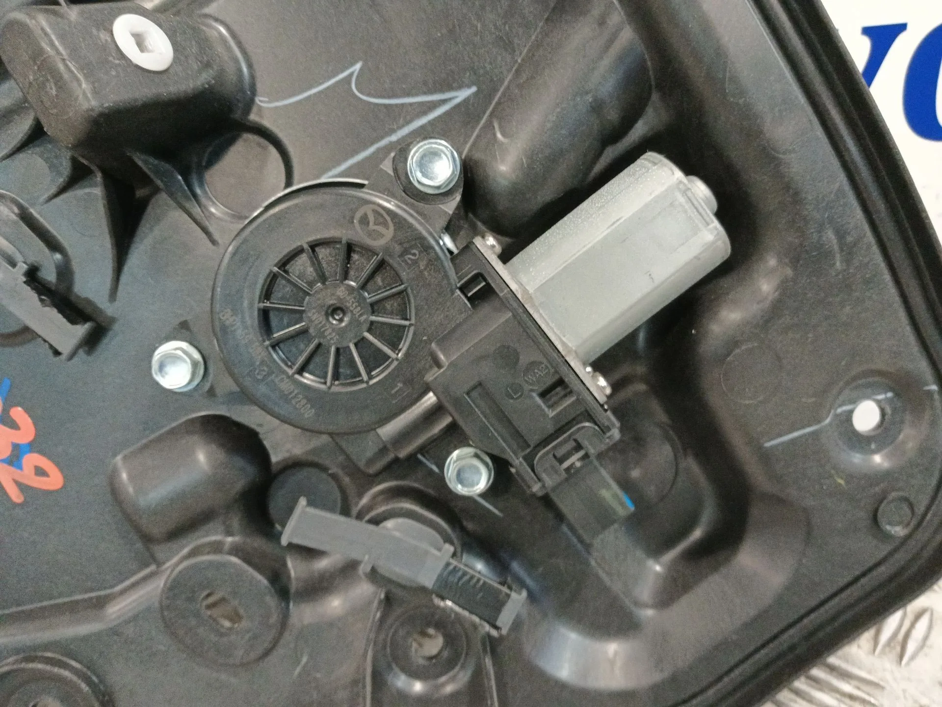 Elevalunas Trasero Izquierdo para Mazda 2 Lim. ()