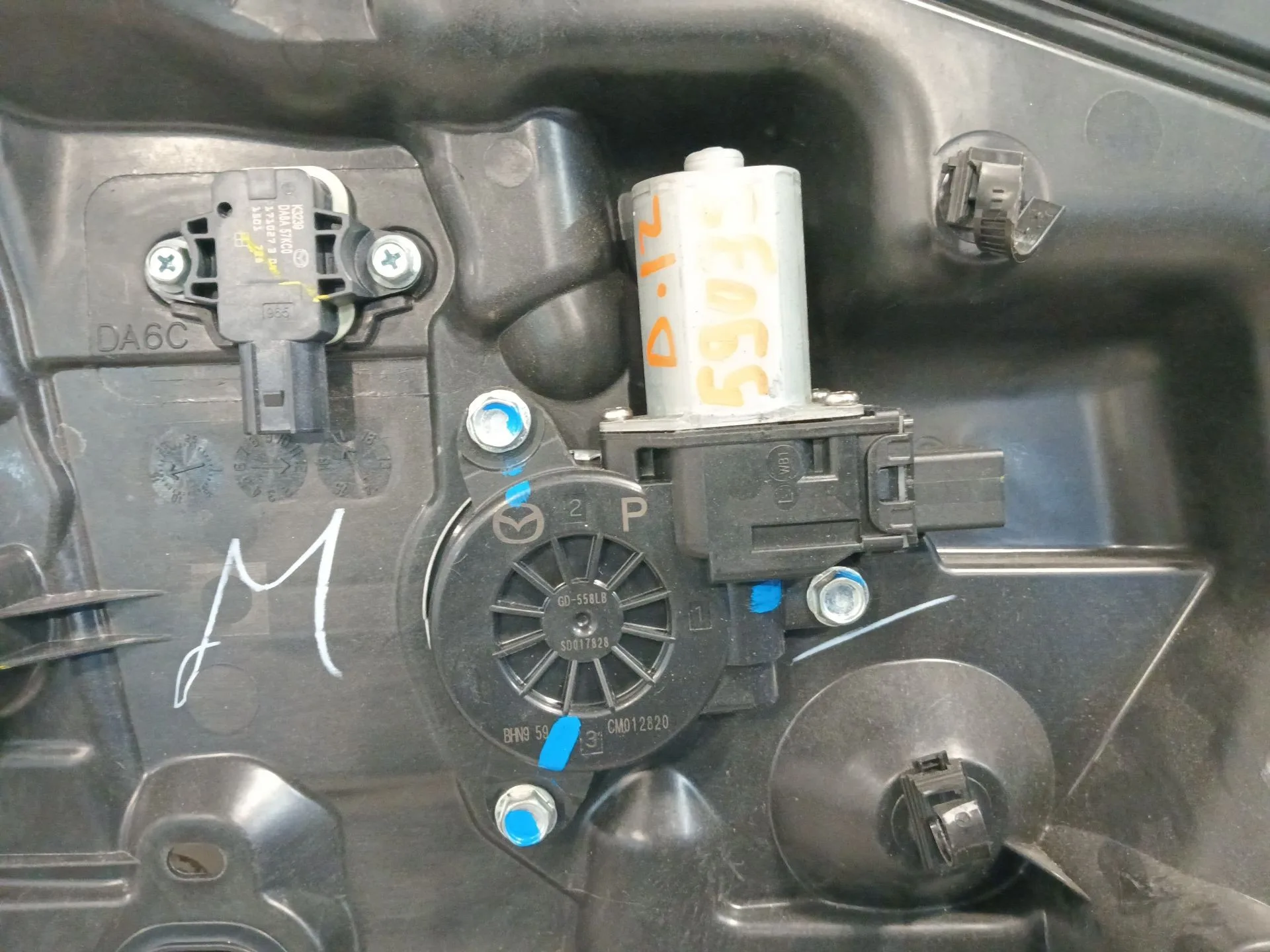 Elevalunas Delantero Izquierdo para Mazda 2 Lim. ()