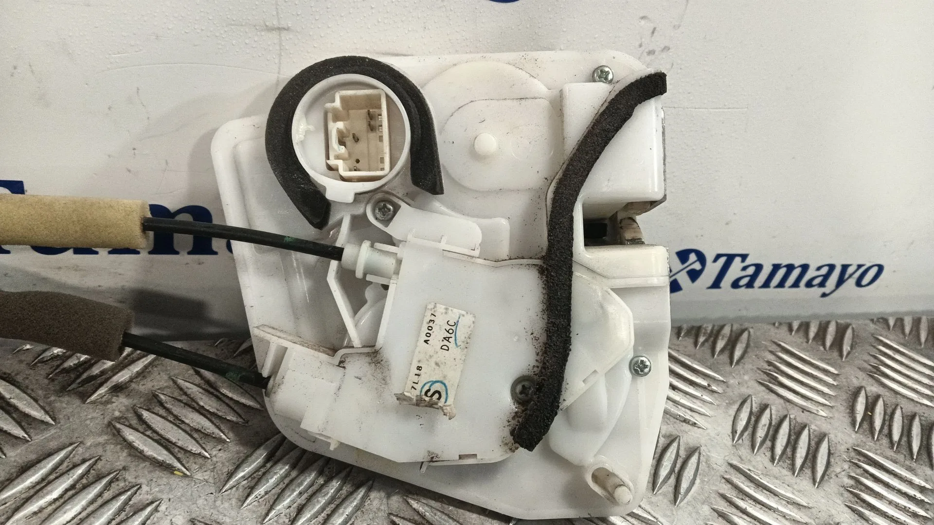 Cerradura Puerta Trasera Derecha para Mazda 2 Lim. ()
