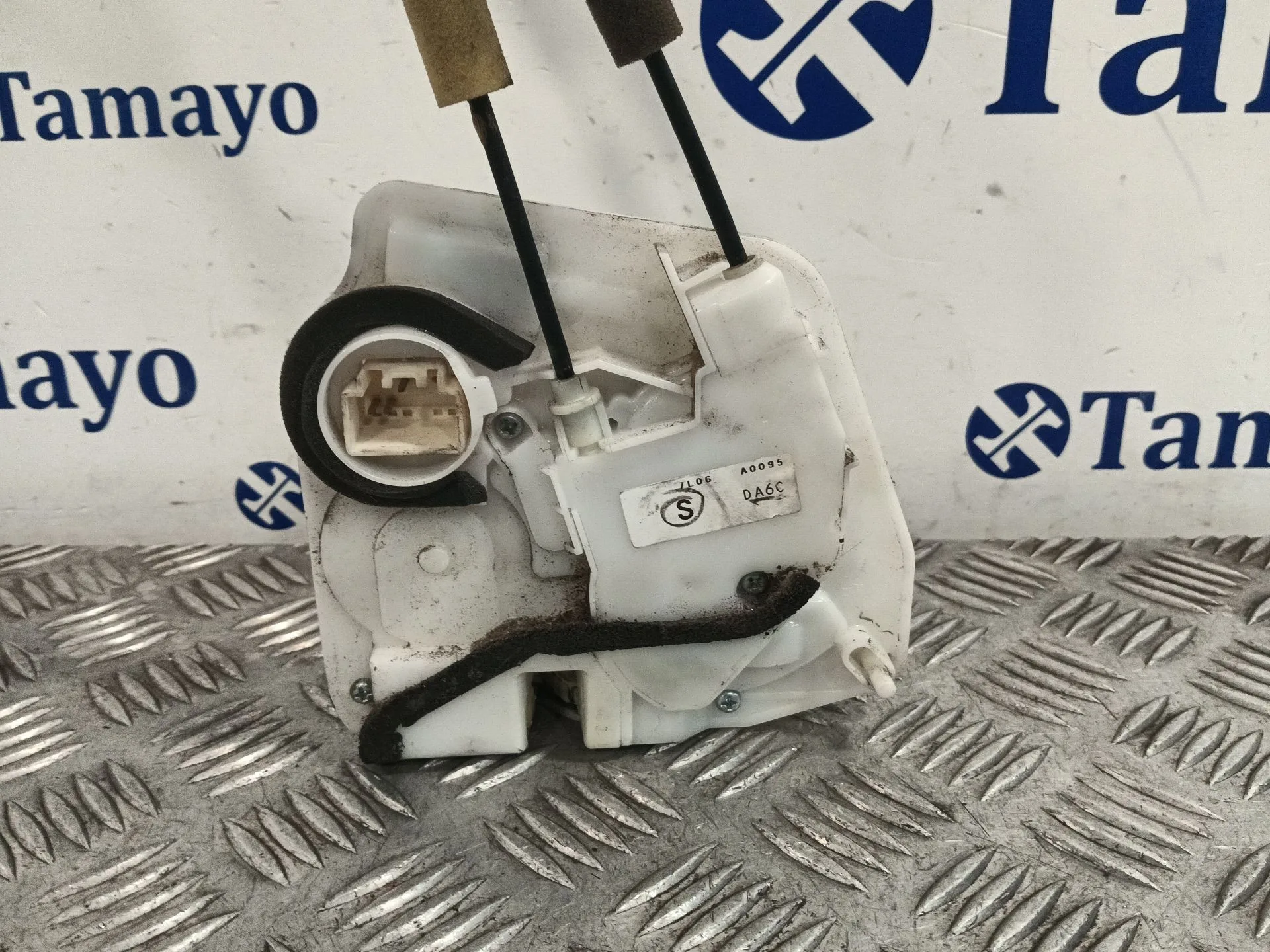 Cerradura Puerta Trasera Izquierda para Mazda 2 Lim. ()