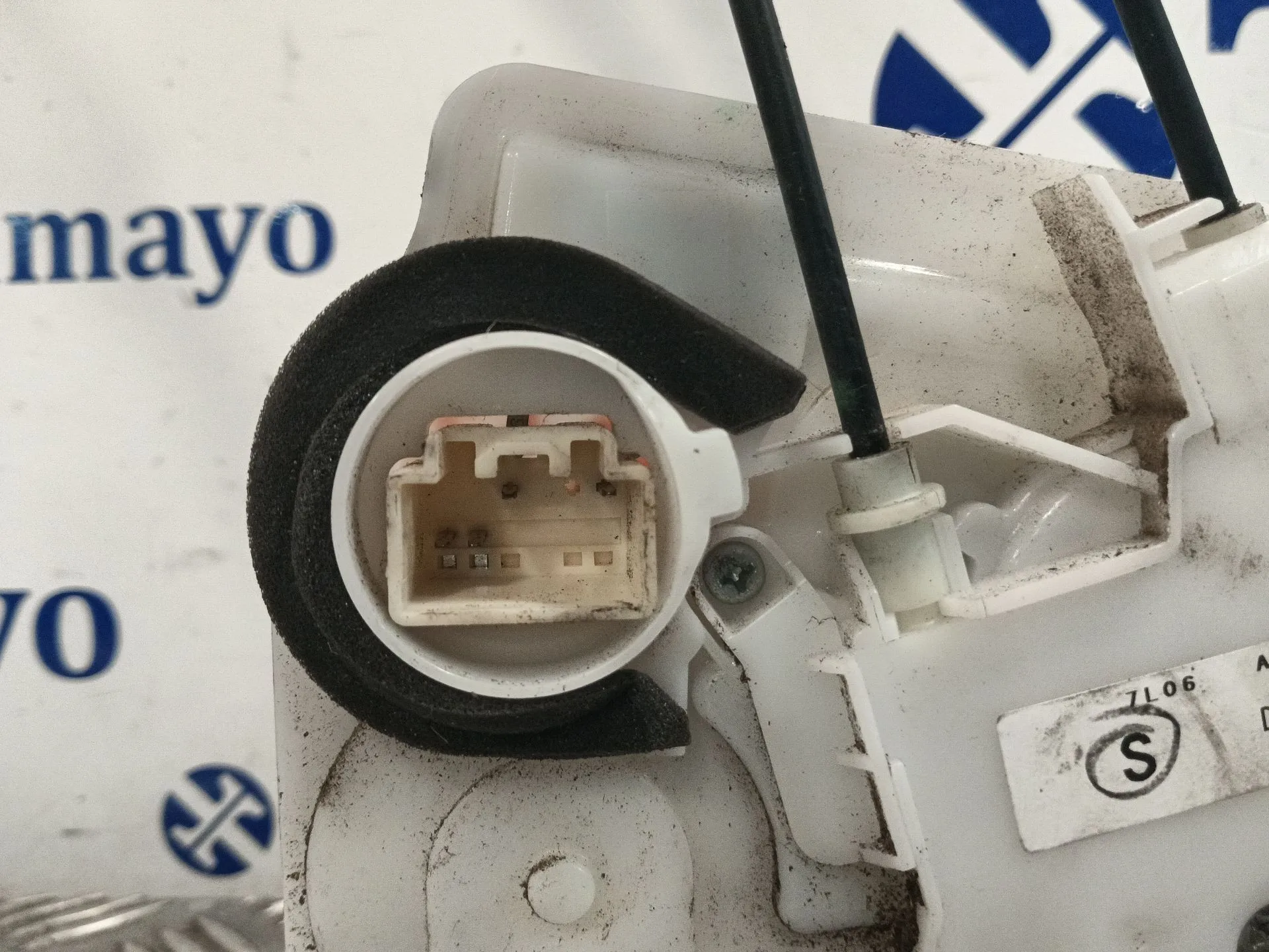 Cerradura Puerta Trasera Izquierda para Mazda 2 Lim. ()