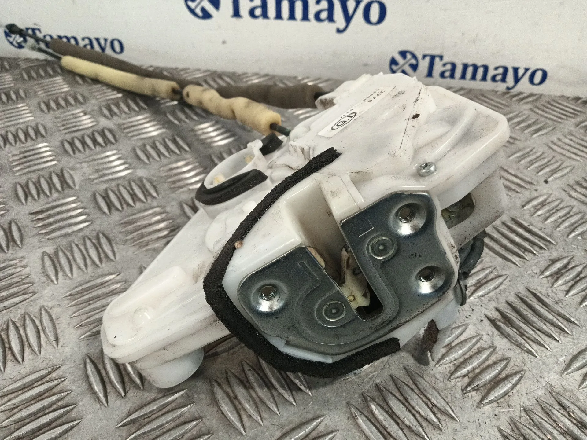 Cerradura Puerta Delantera Izquierda para Mazda 2 Lim. ()