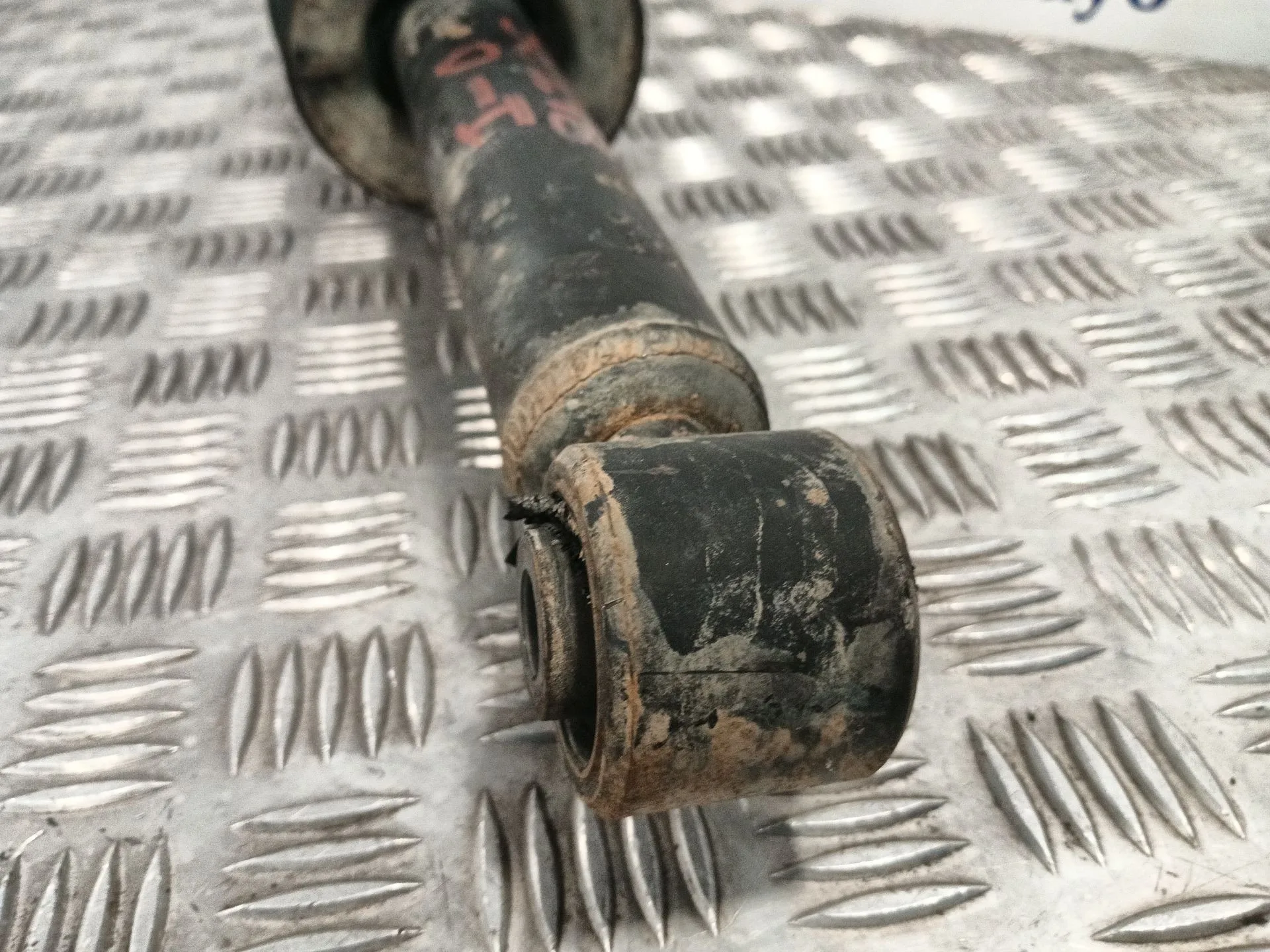 Amortiguador Delantero Izquierdo para Mitsubishi Montero (V60/V70)