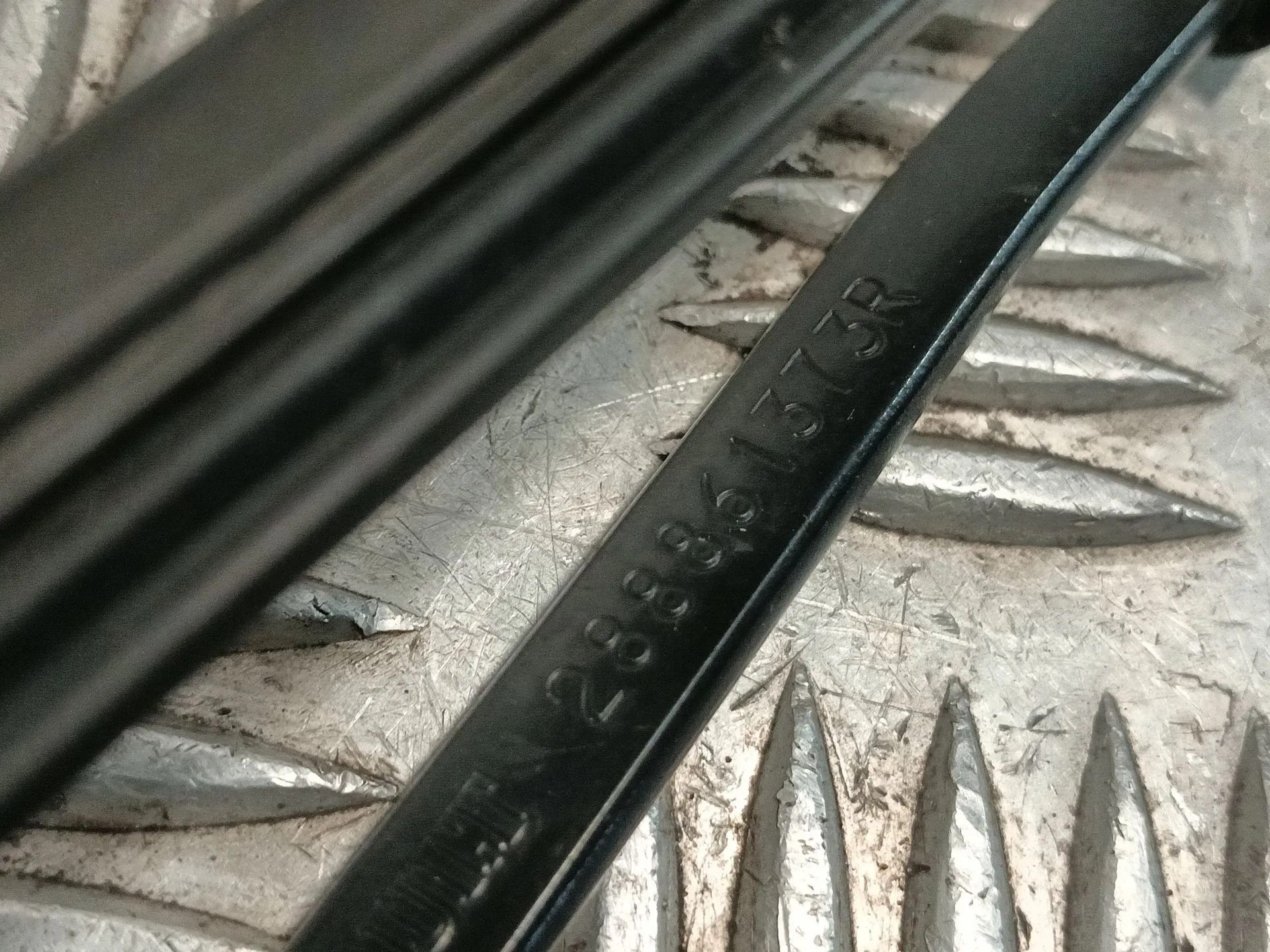 Brazo Limpia Delantero Izquierdo para Renault Clio Iv (Bh_)