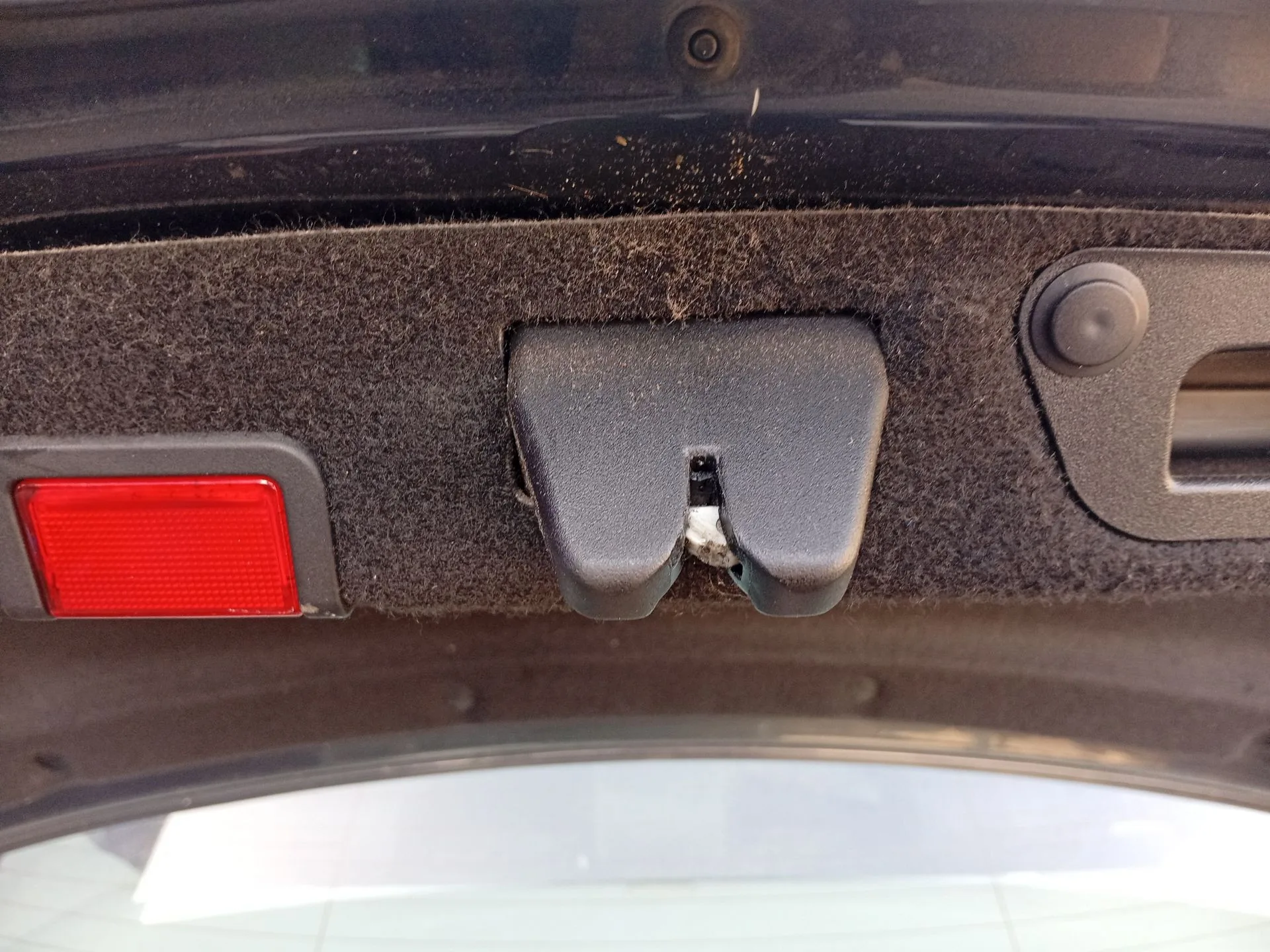 Cerradura Maletero / Porton para Mercedes-Benz Clase C (W205)