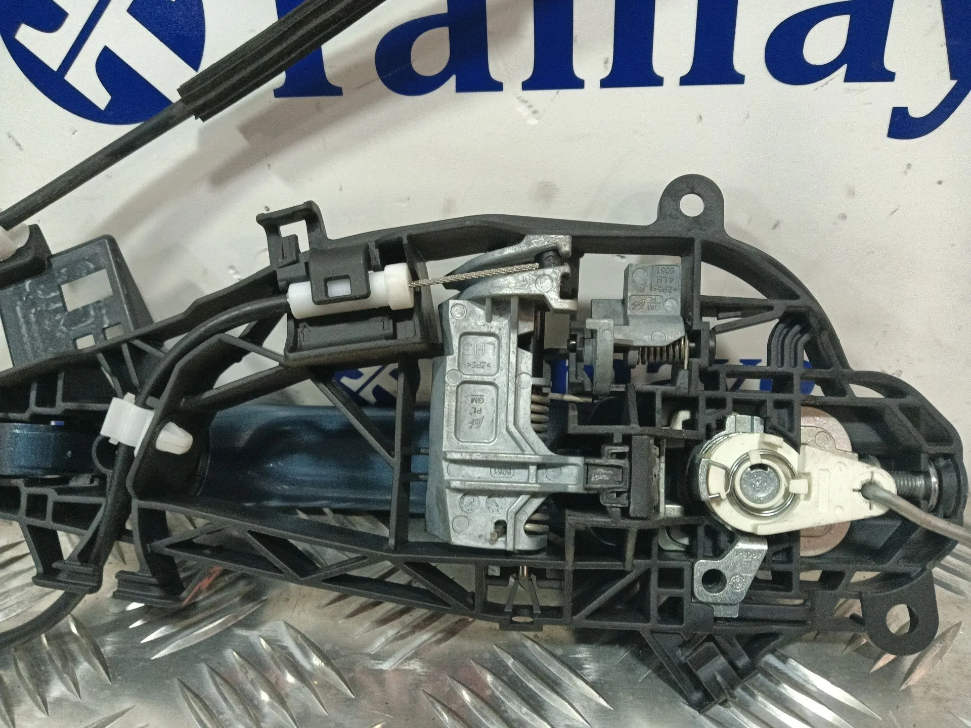 Maneta Exterior Delantera Izquierda para Opel Astra K Sports Tourer (B16)