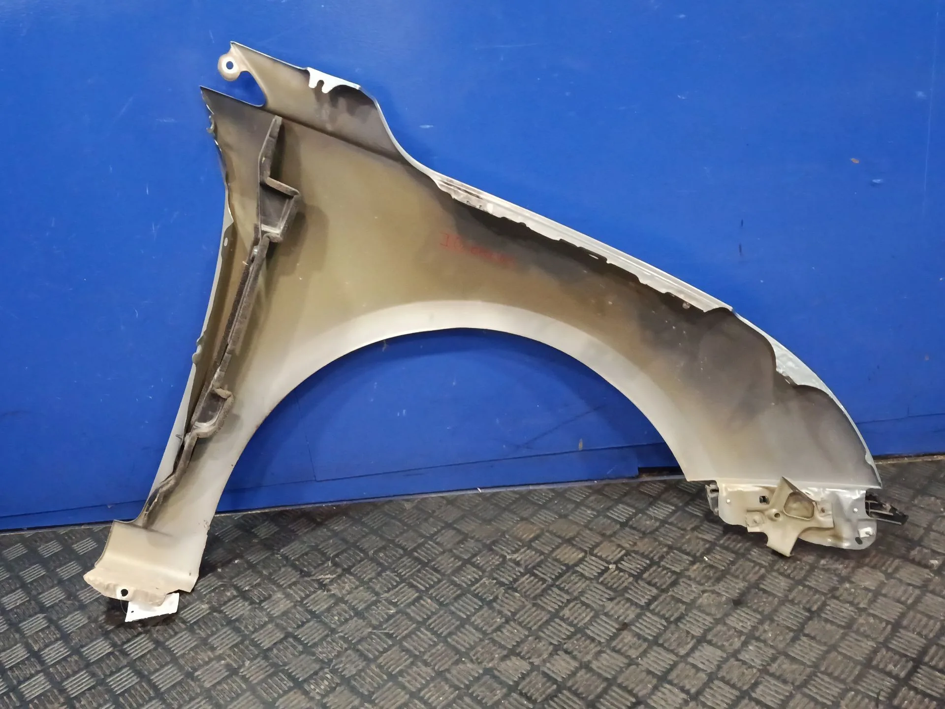 Aleta Delantera Izquierda para Chevrolet Cruze Hatchback (J305)