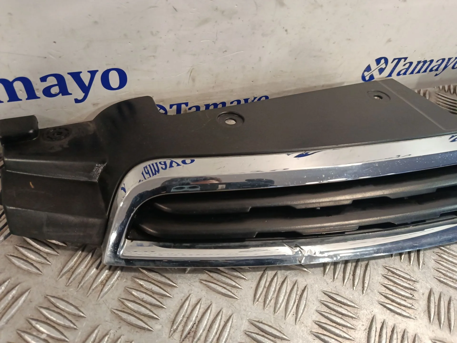 Rejilla Delantera para Chevrolet Cruze Hatchback (J305)