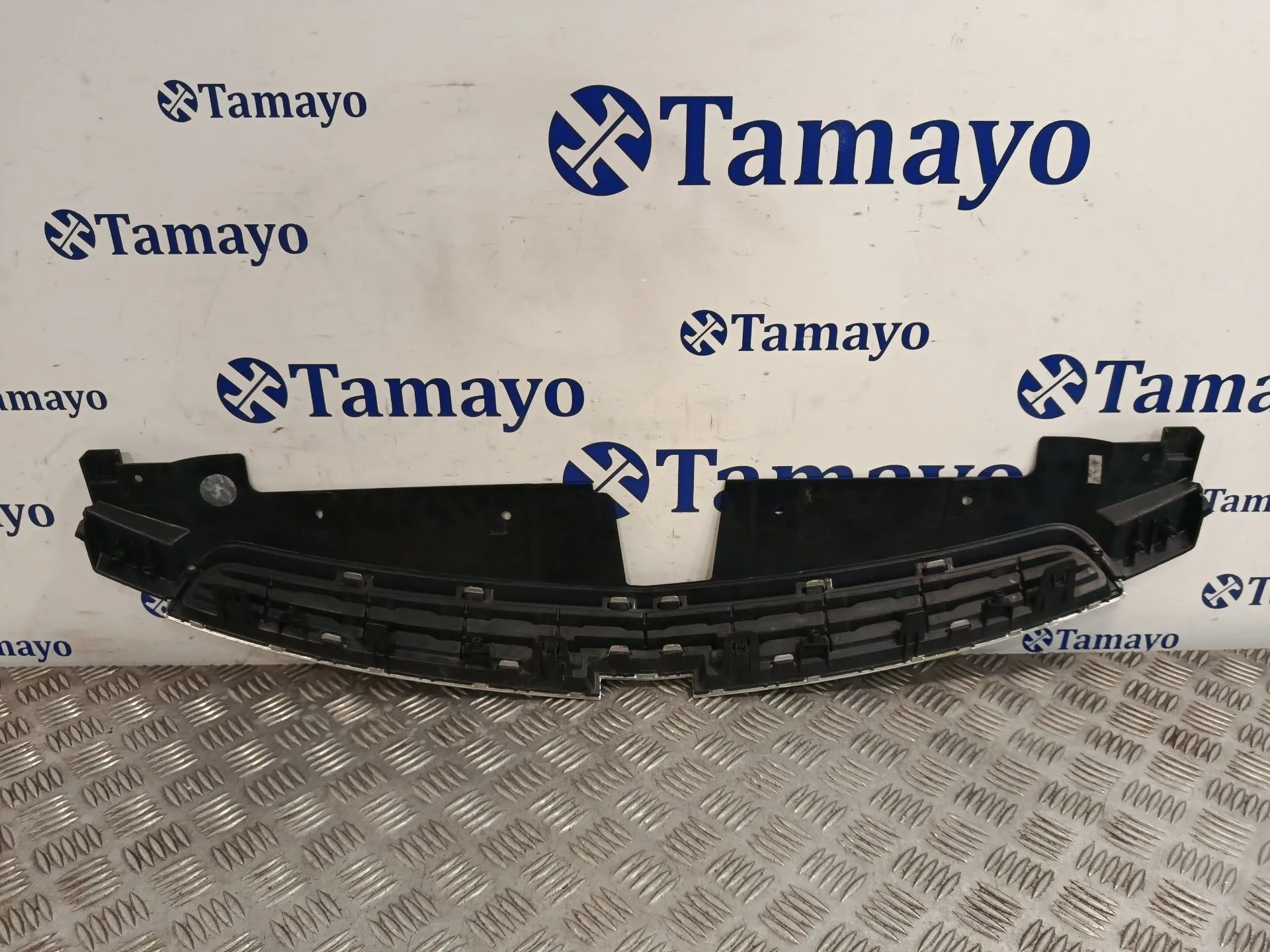 Rejilla Delantera para Chevrolet Cruze Hatchback (J305)