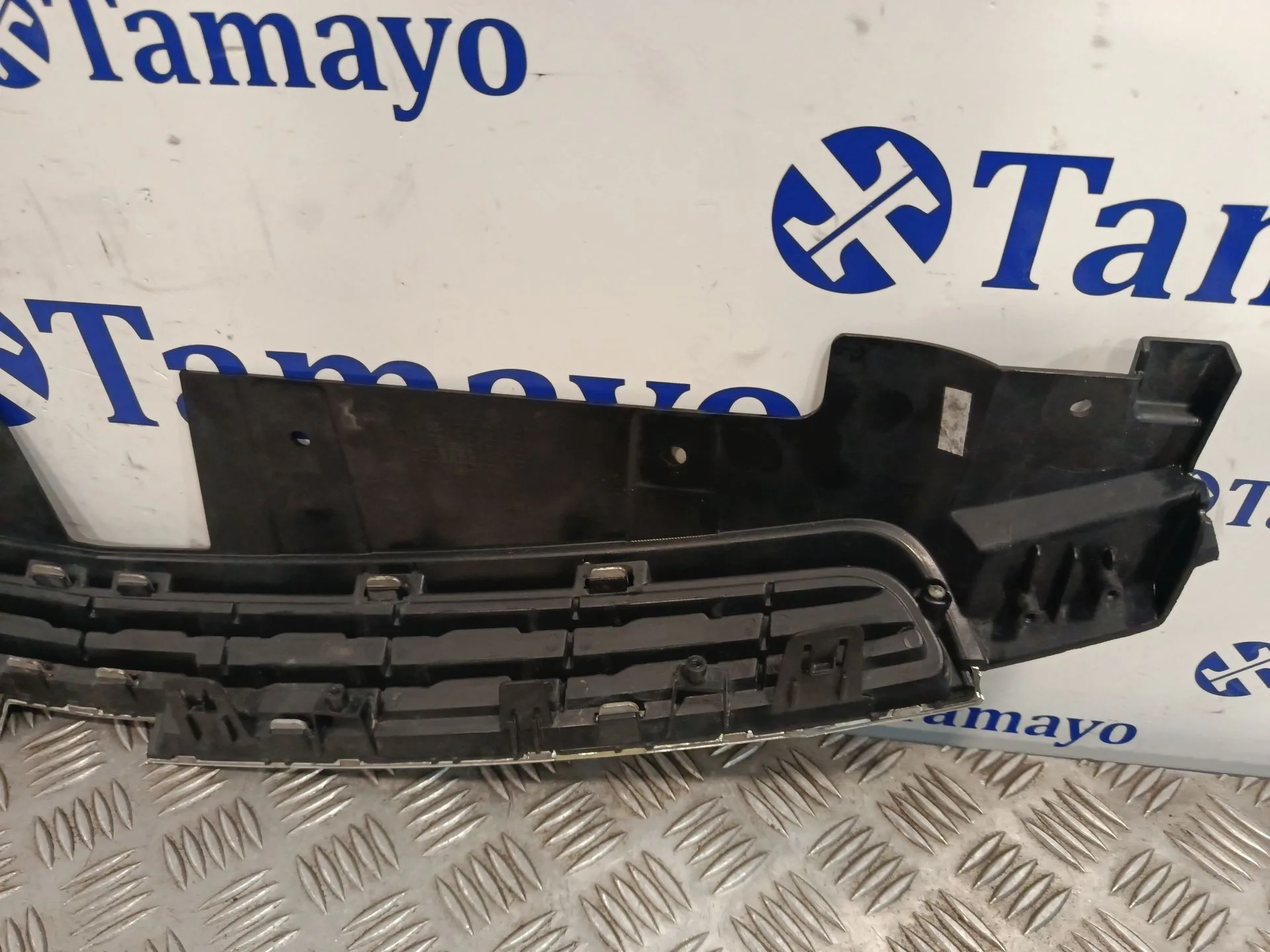 Rejilla Delantera para Chevrolet Cruze Hatchback (J305)