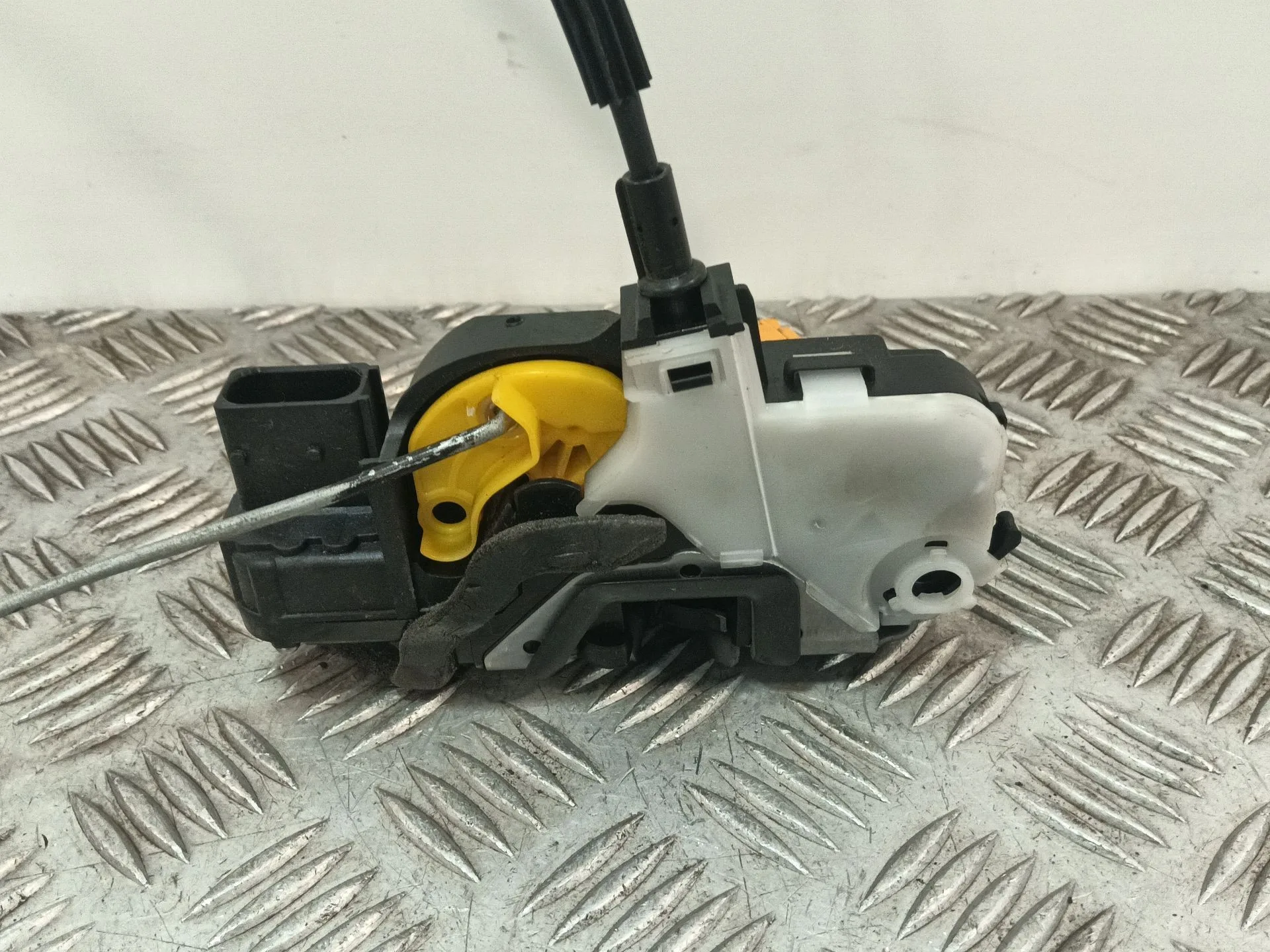 Cerradura Puerta Delantera Izquierda para Chevrolet Cruze Hatchback (J305)