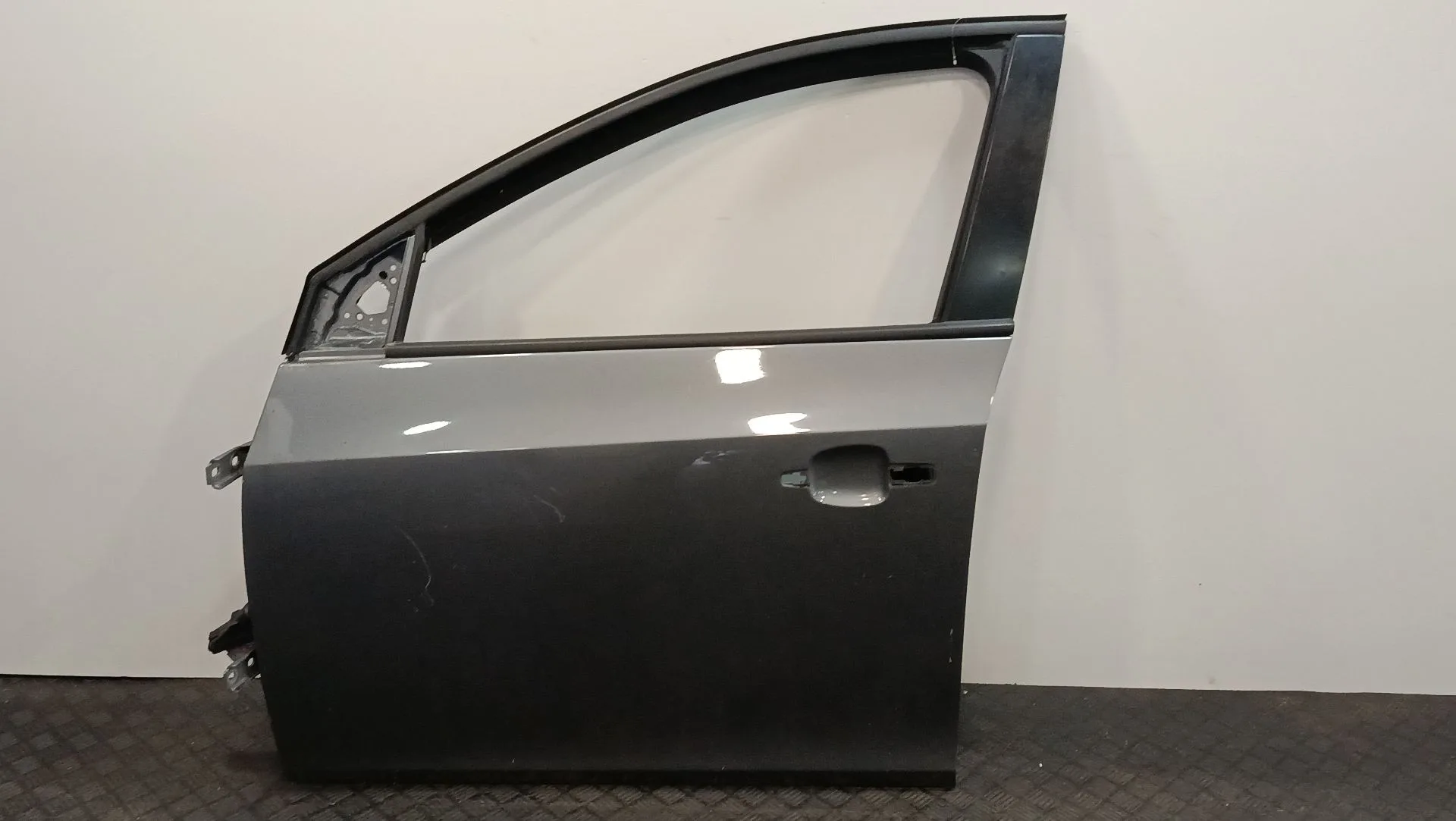 Puerta Delantera Izquierda para Chevrolet Cruze Hatchback (J305)