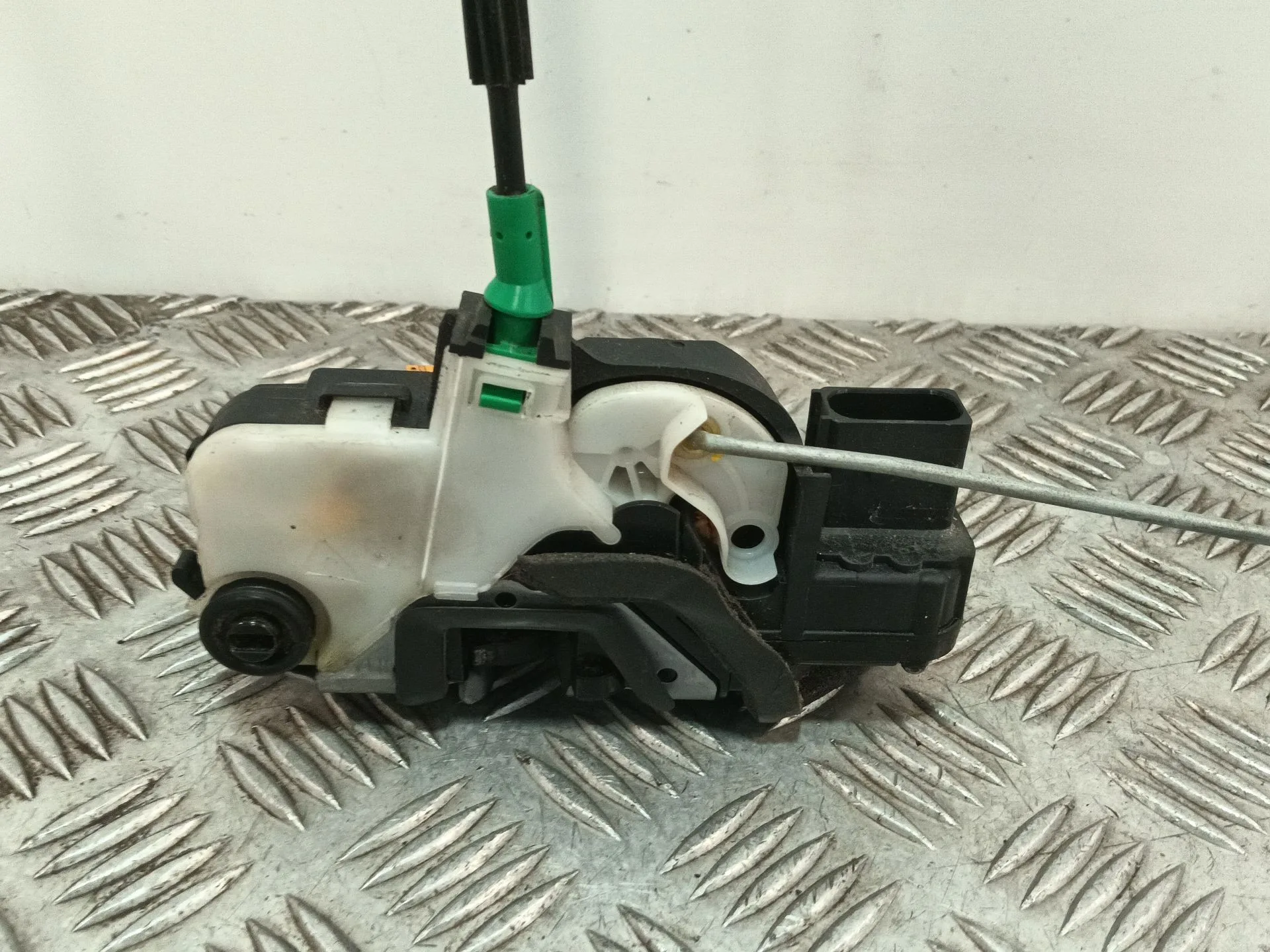 Cerradura Puerta Trasera Derecha para Chevrolet Cruze Hatchback (J305)