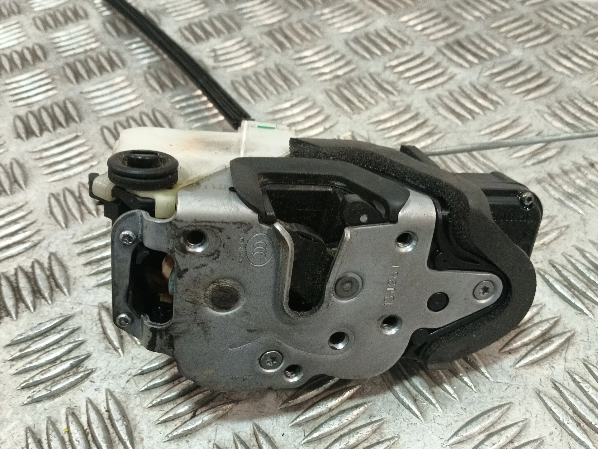 Cerradura Puerta Trasera Derecha para Chevrolet Cruze Hatchback (J305)