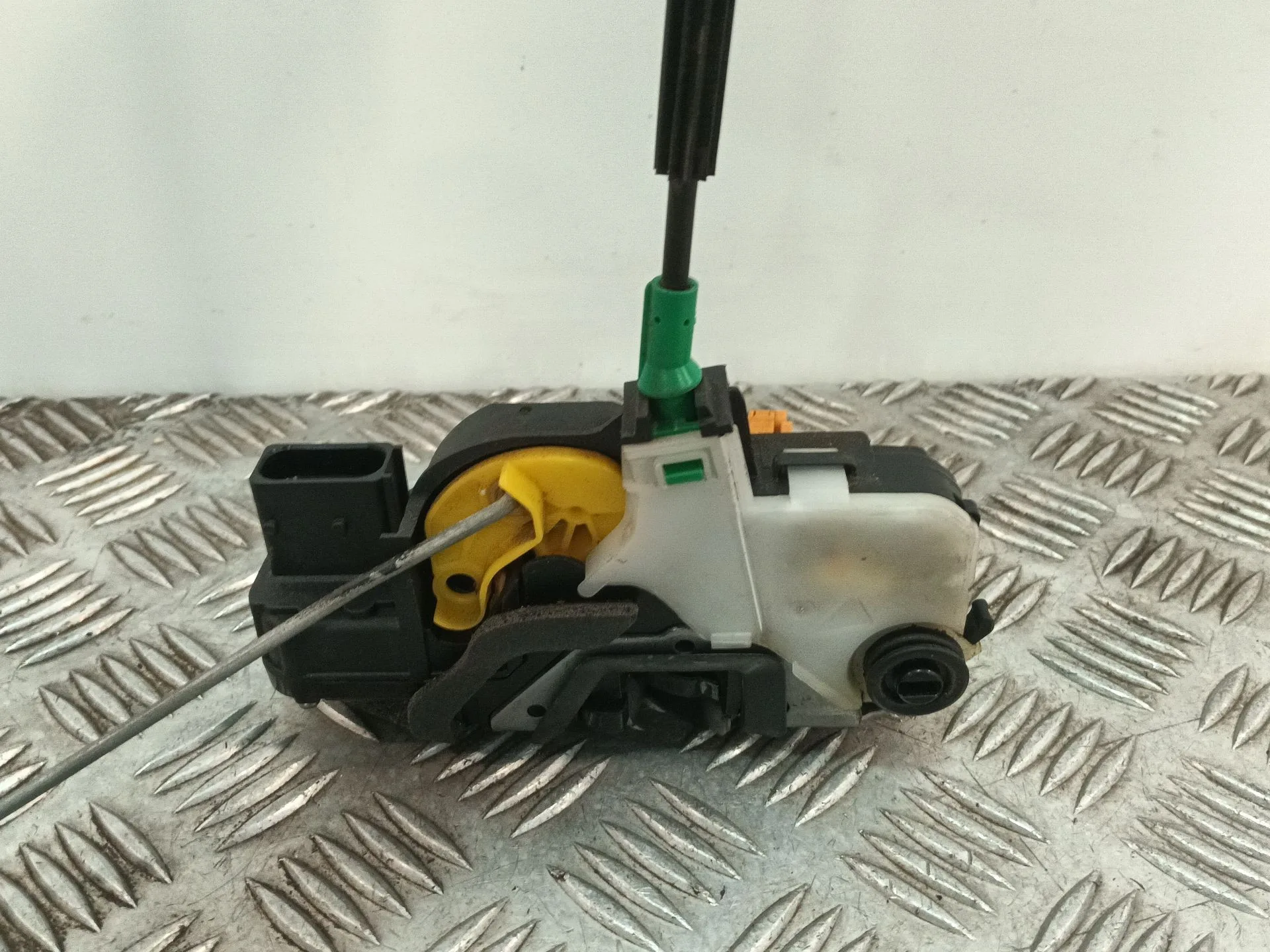 Cerradura Puerta Trasera Izquierda para Chevrolet Cruze Hatchback (J305)