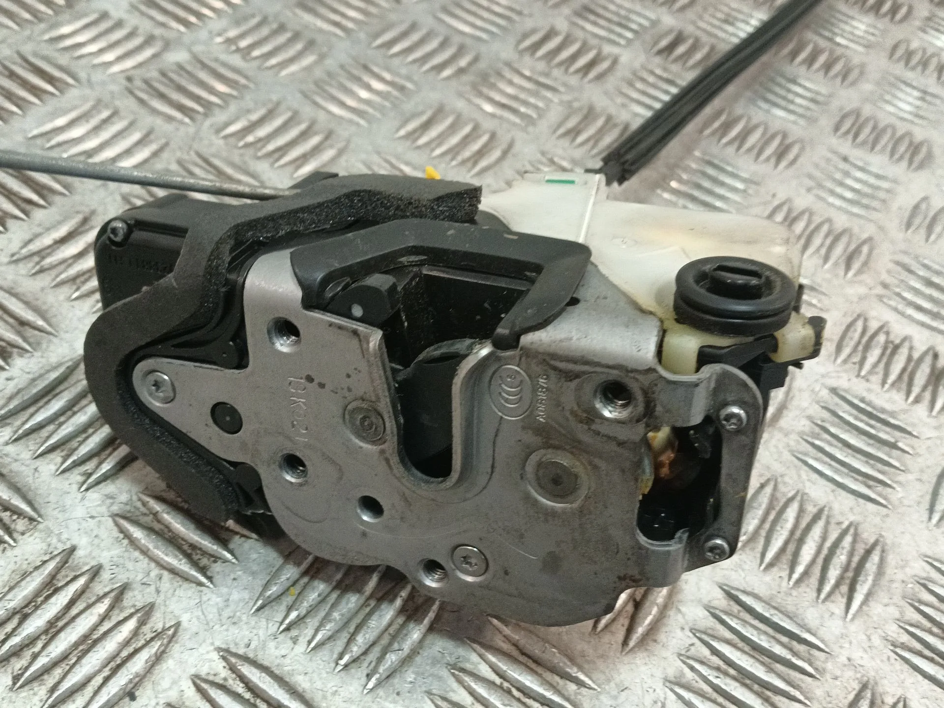 Cerradura Puerta Trasera Izquierda para Chevrolet Cruze Hatchback (J305)