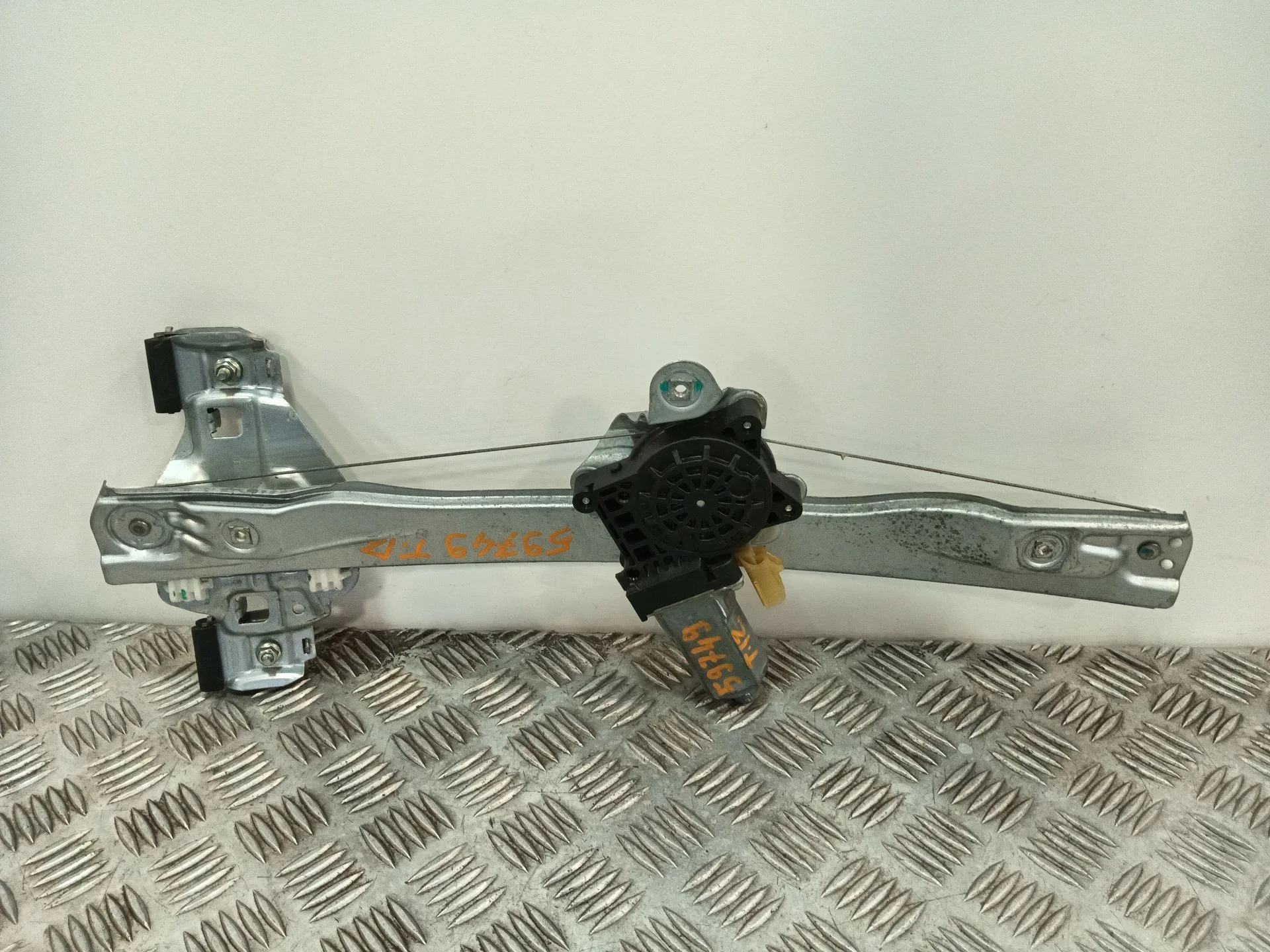 Elevalunas Trasero Izquierdo para Chevrolet Cruze Hatchback (J305)