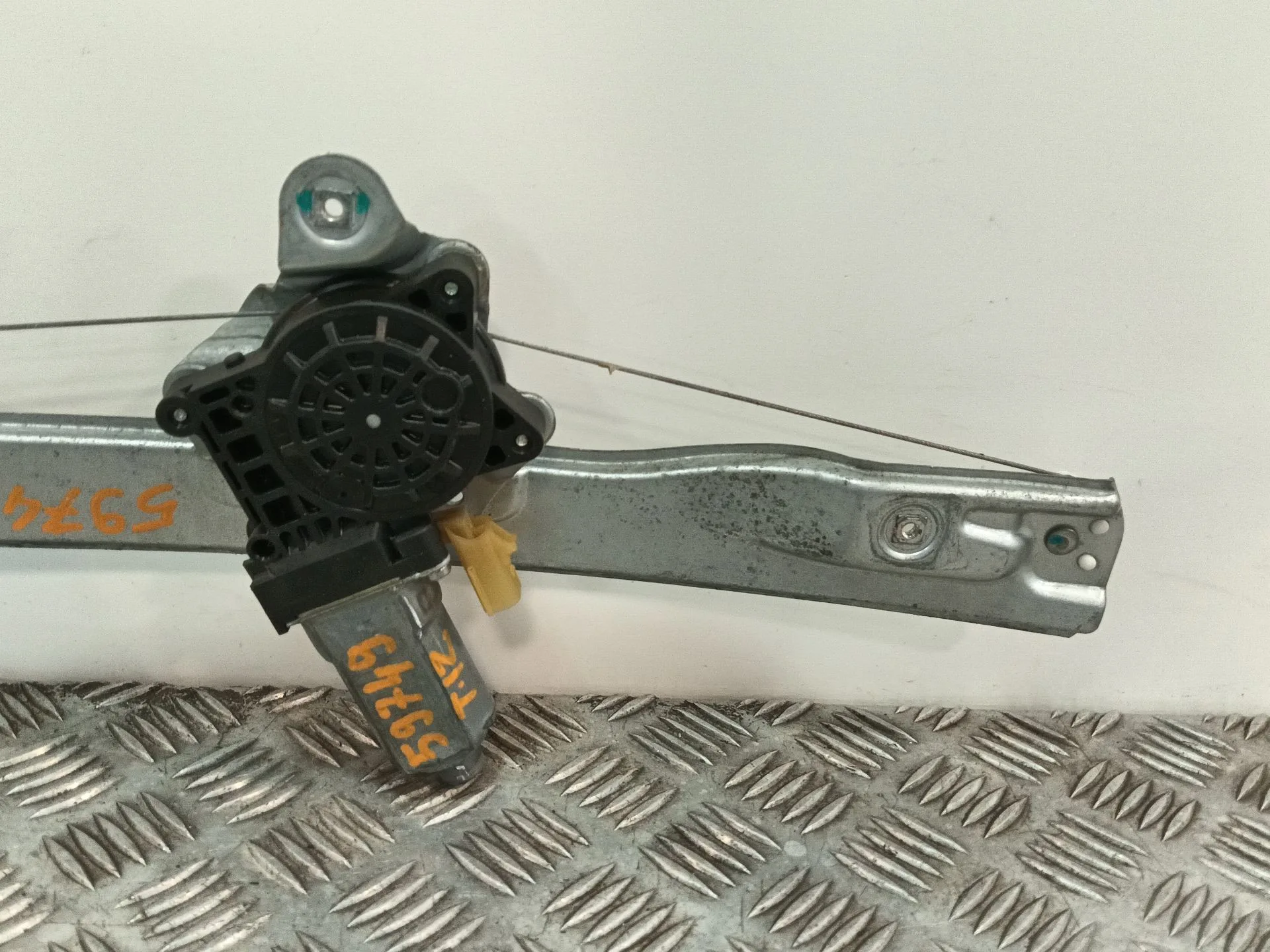 Elevalunas Trasero Izquierdo para Chevrolet Cruze Hatchback (J305)
