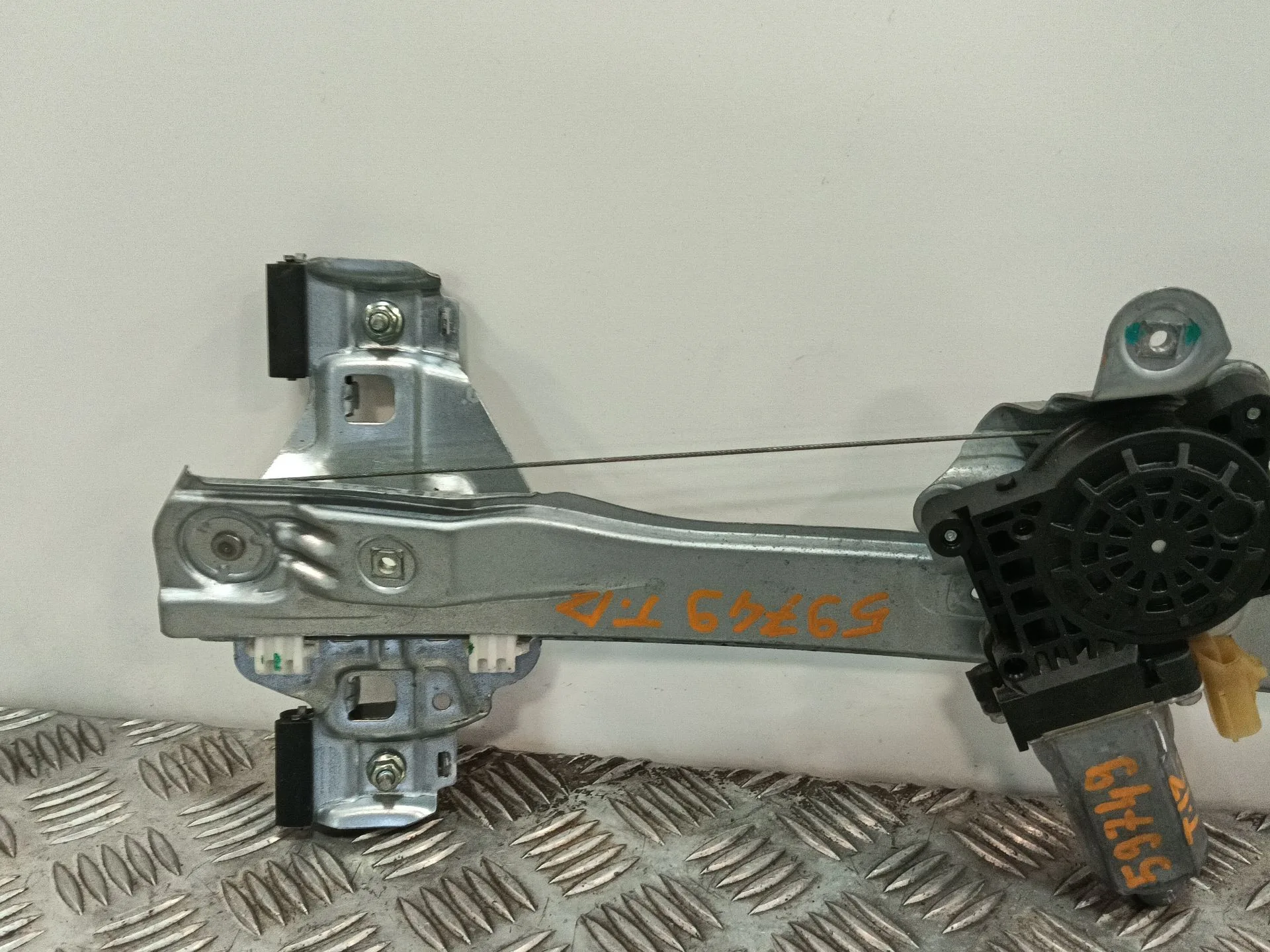 Elevalunas Trasero Izquierdo para Chevrolet Cruze Hatchback (J305)