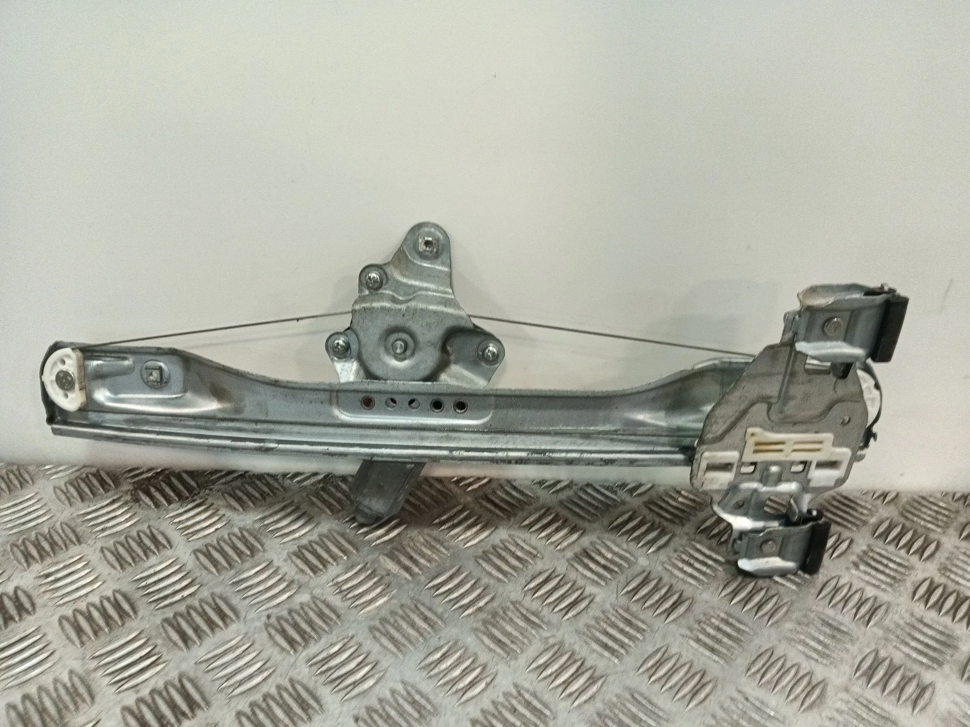Elevalunas Trasero Izquierdo para Chevrolet Cruze Hatchback (J305)
