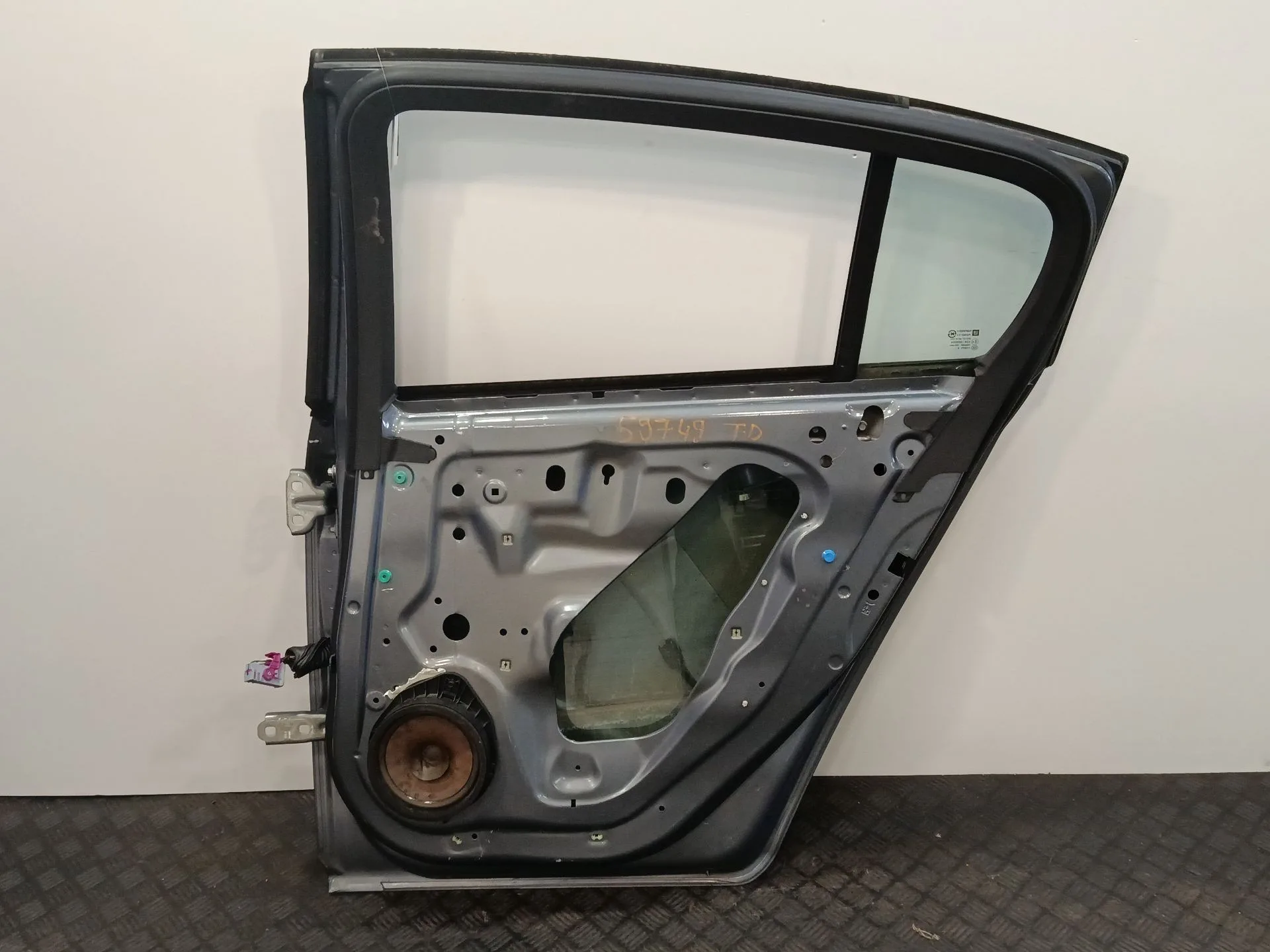 Puerta Trasera Derecha para Chevrolet Cruze Hatchback (J305)