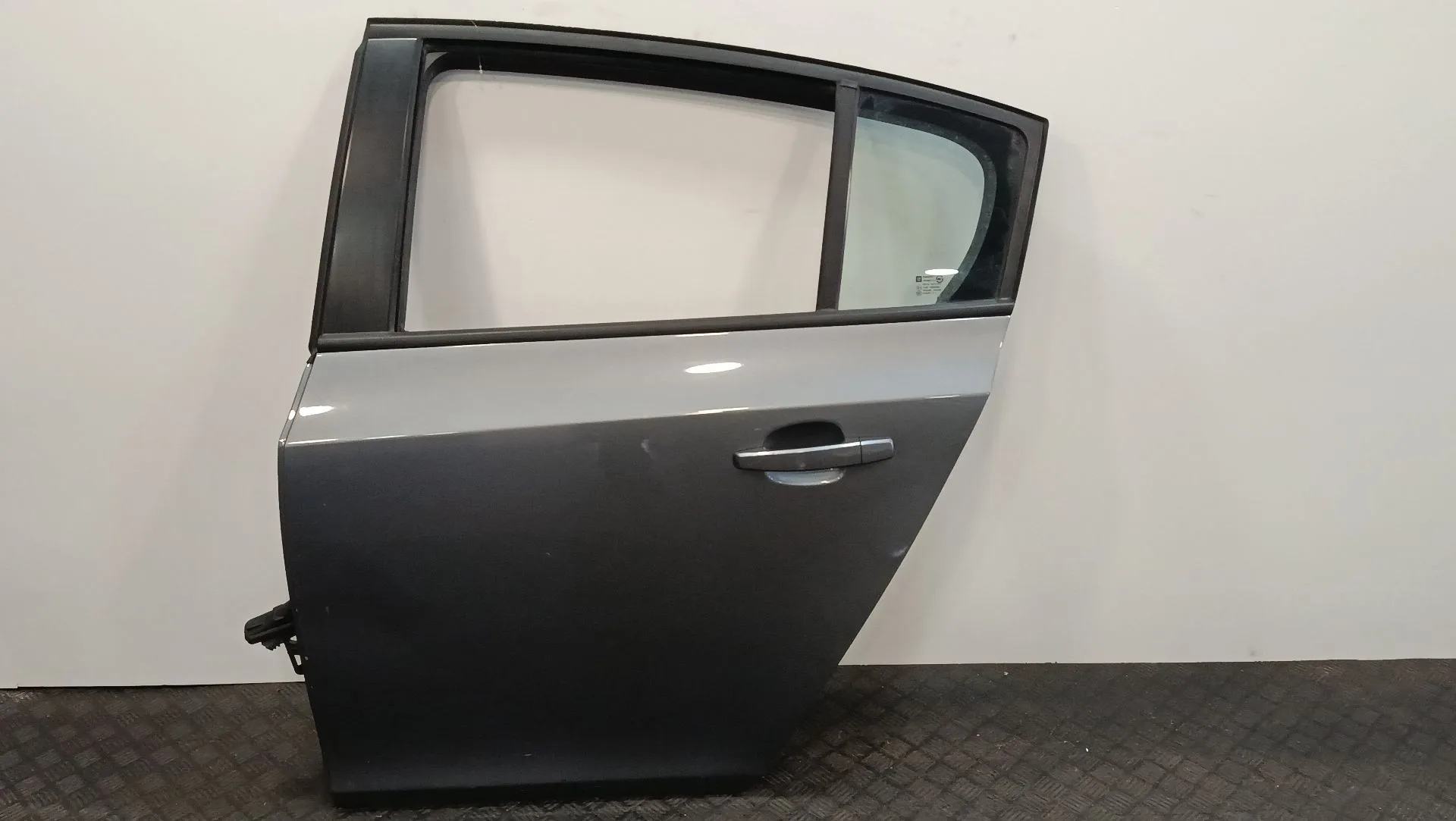 Puerta Trasera Izquierda para Chevrolet Cruze Hatchback (J305)